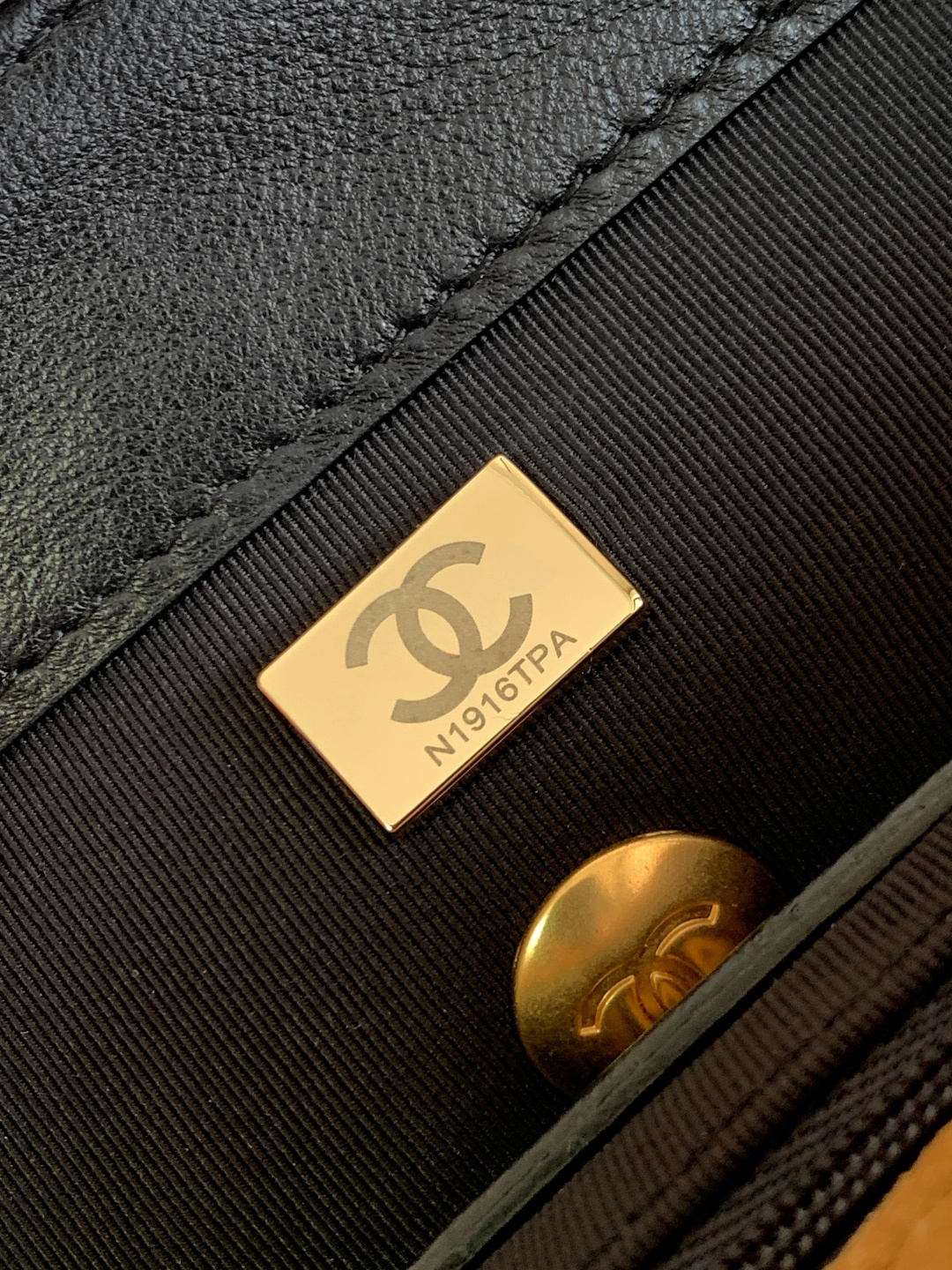 Chanel 5637 单肩包 手提包 口盖包麂皮 新宠系列自带 滤镜 hobo系列一整个鲨疯自带 滤镜的质感
