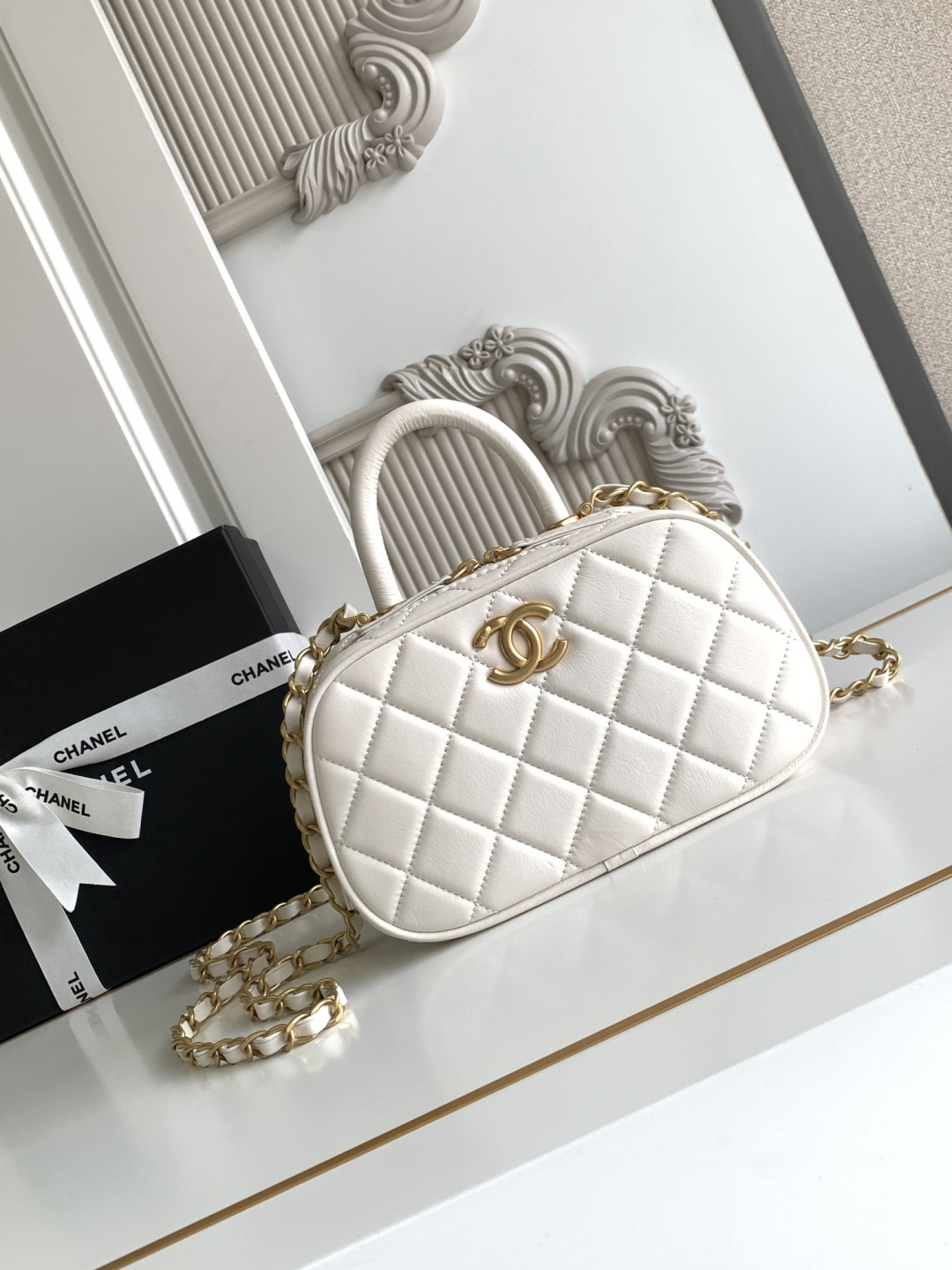 Chanel AS5572 CHANEL新款 25A高级手工坊 Maxi 保龄球 中古感满满