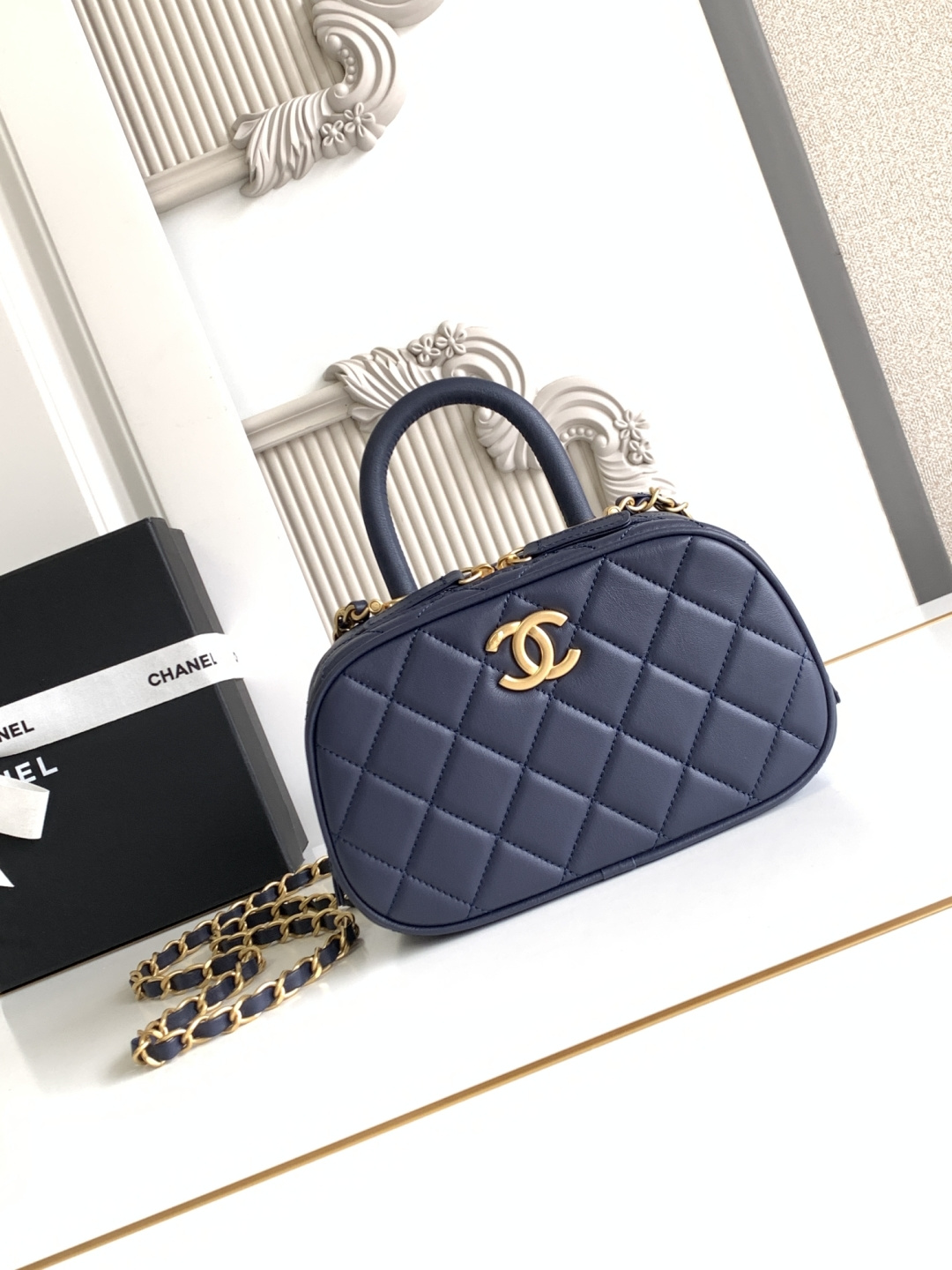 Chanel AS5572 CHANEL新款 25A高级手工坊 Maxi 保龄球 中古感满满