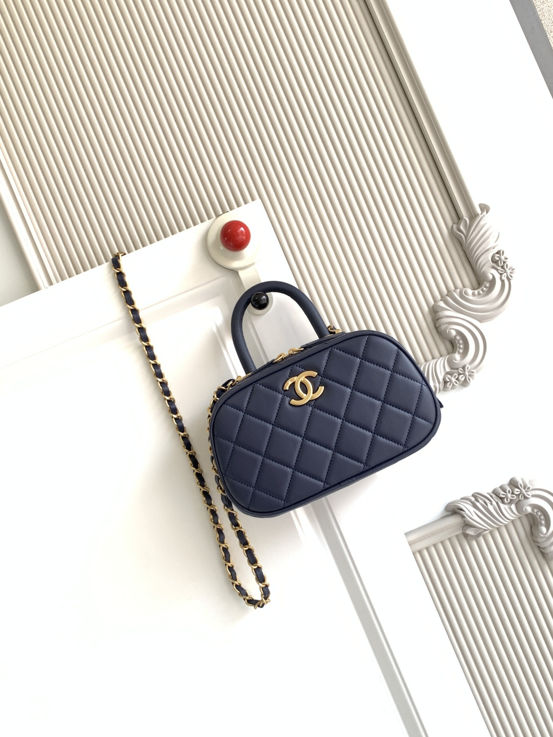 Chanel AS5572 CHANEL新款 25A高级手工坊 Maxi 保龄球 中古感满满