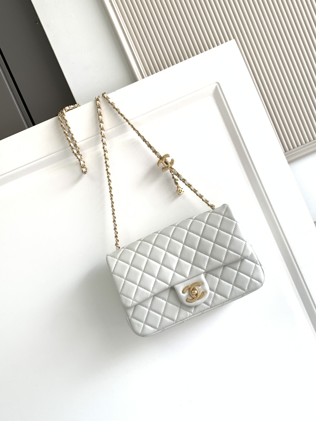 Chanel CHANEL 25b双C调节扣方胖子、回归款双logo链条包 感的亮面羊皮