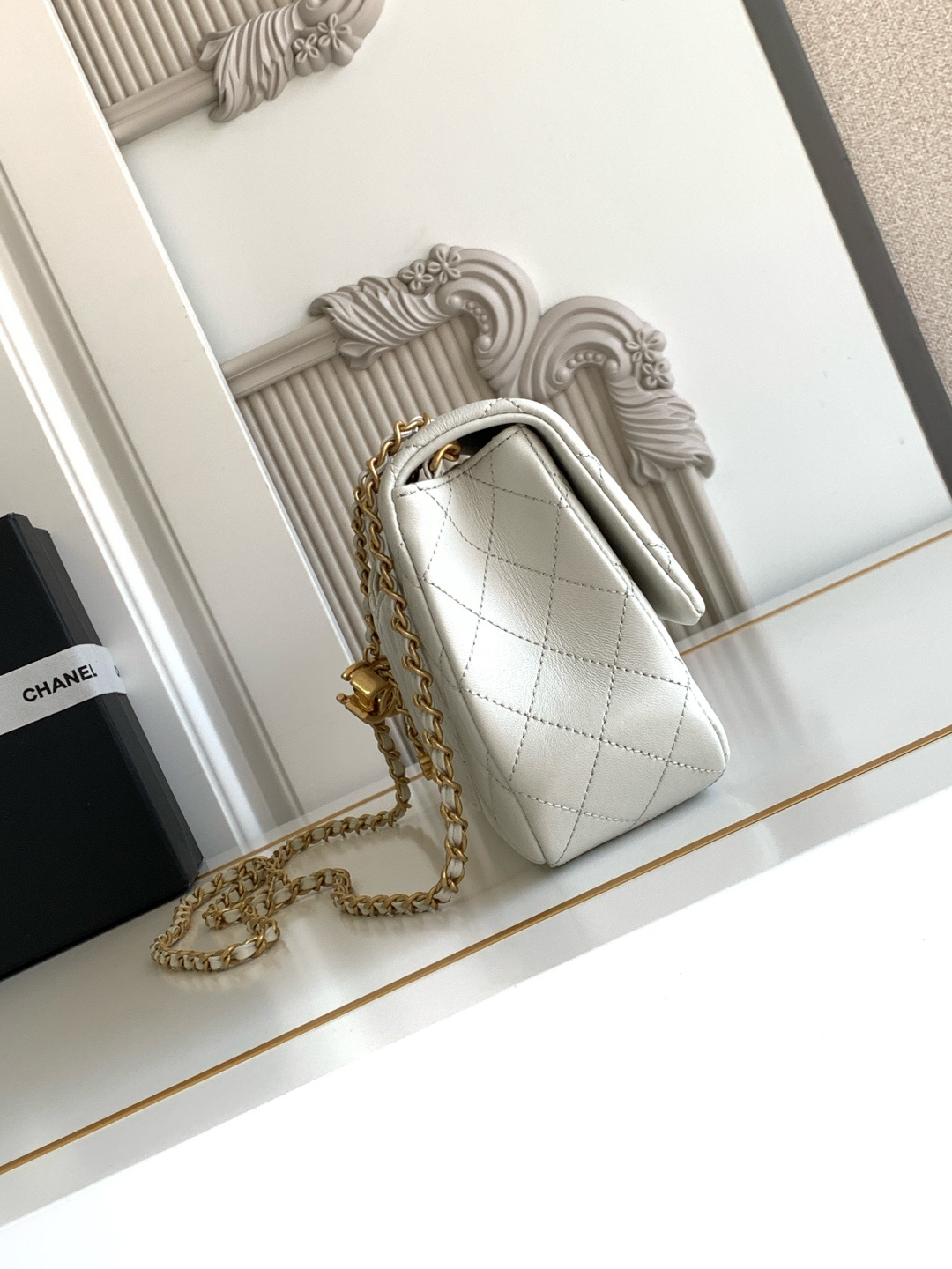 Chanel CHANEL 25b双C调节扣方胖子、回归款双logo链条包 感的亮面羊皮