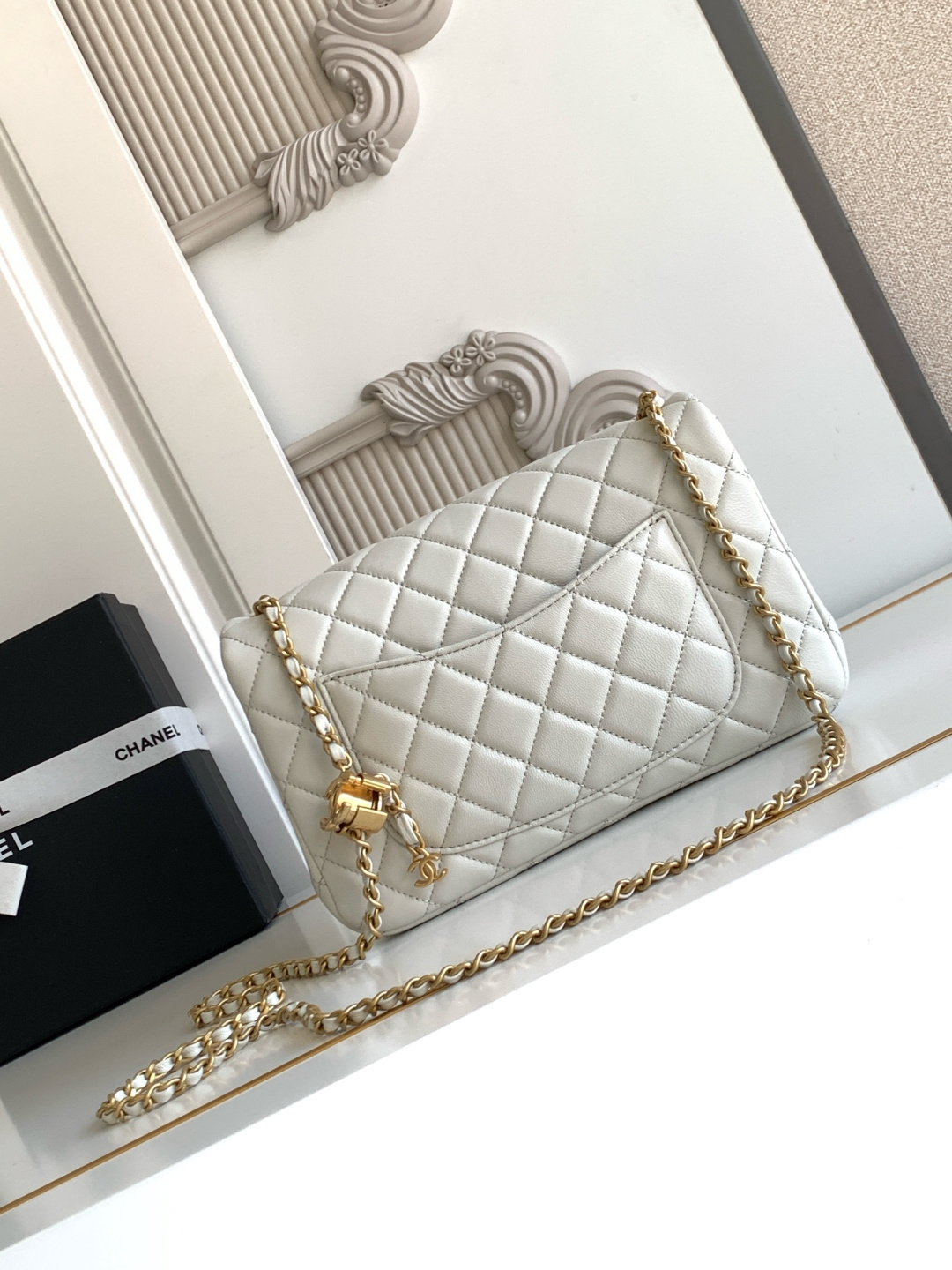 Chanel CHANEL 25b双C调节扣方胖子、回归款双logo链条包 感的亮面羊皮