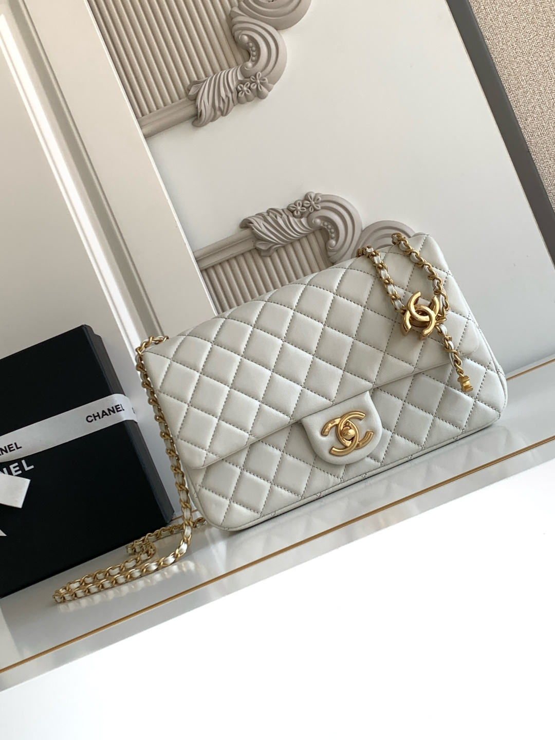 Chanel CHANEL 25b双C调节扣方胖子、回归款双logo链条包 感的亮面羊皮