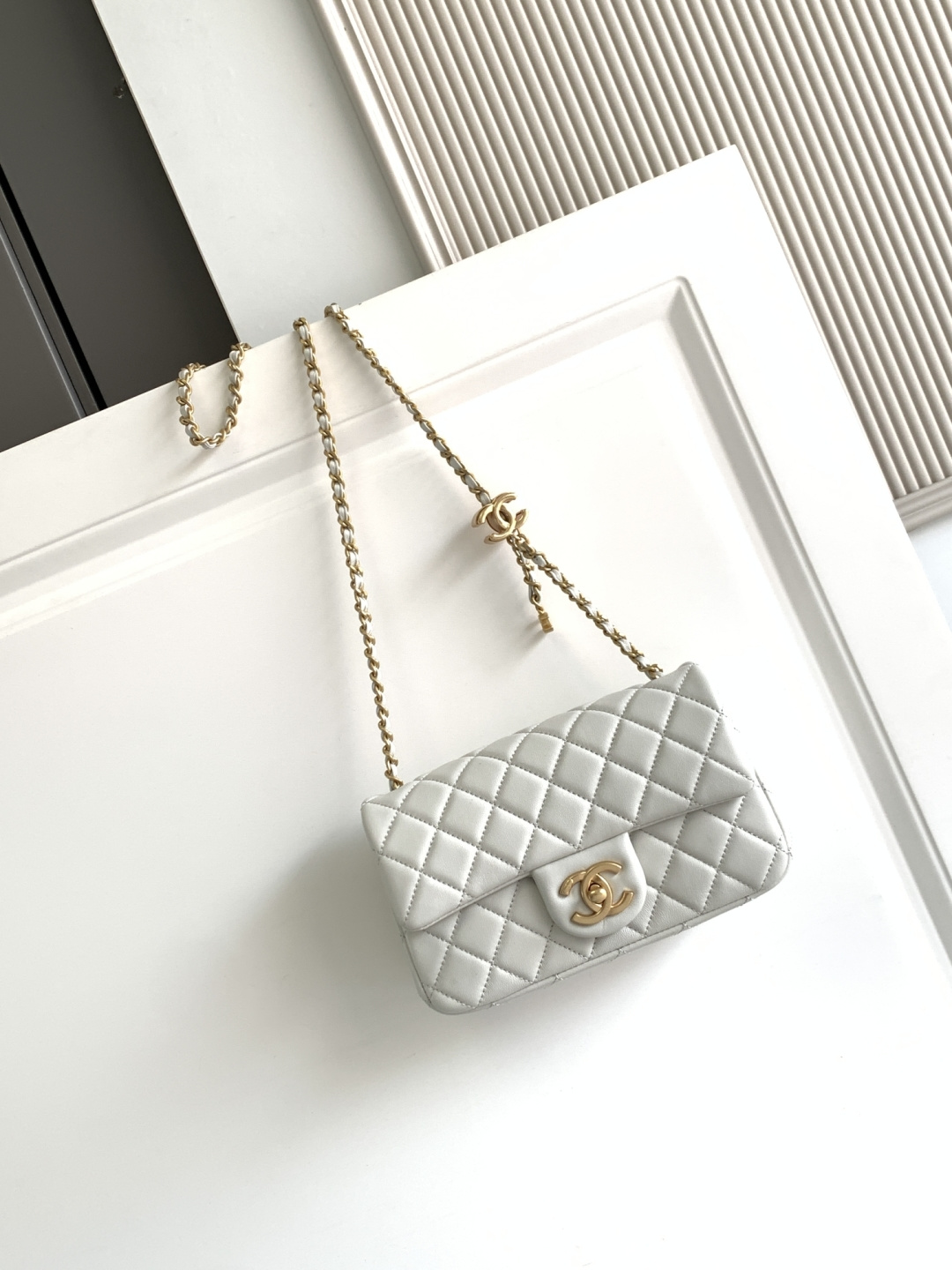 Chanel CHANEL 25b双C调节扣方胖子、回归款双logo链条包 感的亮面羊皮