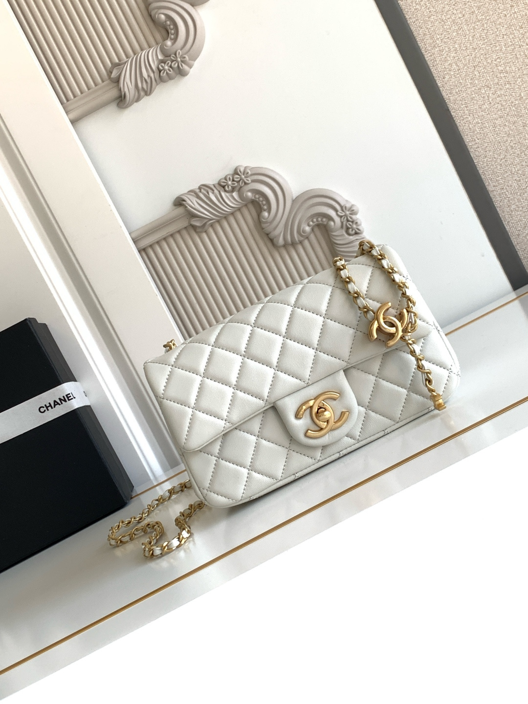 Chanel CHANEL 25b双C调节扣方胖子、回归款双logo链条包 感的亮面羊皮