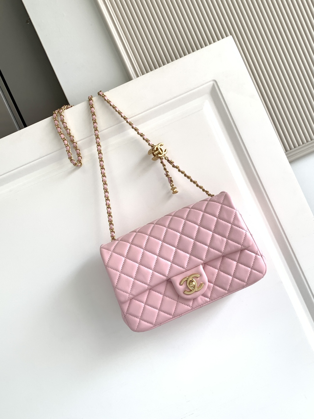 Chanel CHANEL 25b双C调节扣方胖子、回归款双logo链条包 感的亮面羊皮