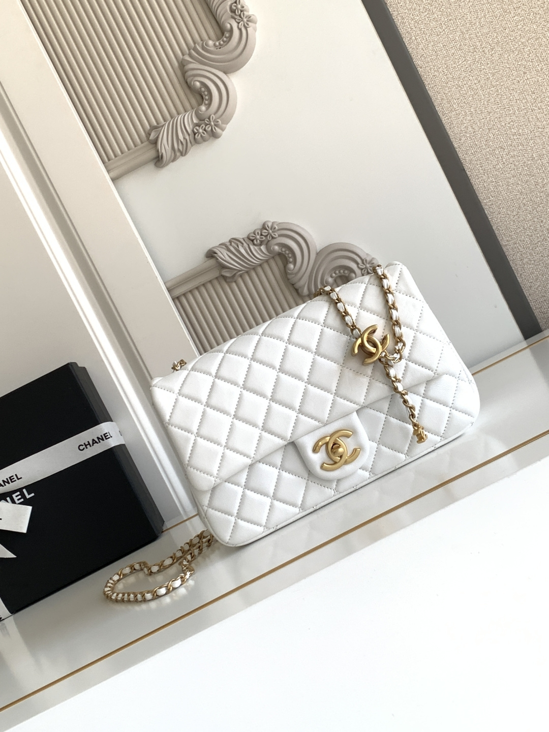 Chanel CHANEL 25b双C调节扣方胖子、回归款双logo链条包 感的亮面羊皮