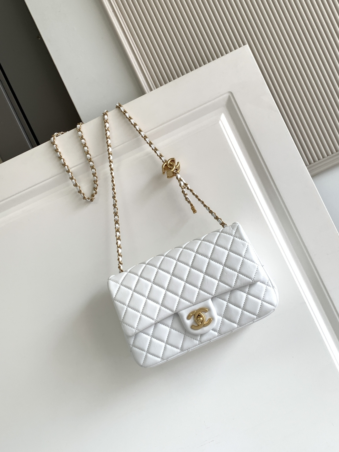 Chanel CHANEL 25b双C调节扣方胖子、回归款双logo链条包 感的亮面羊皮