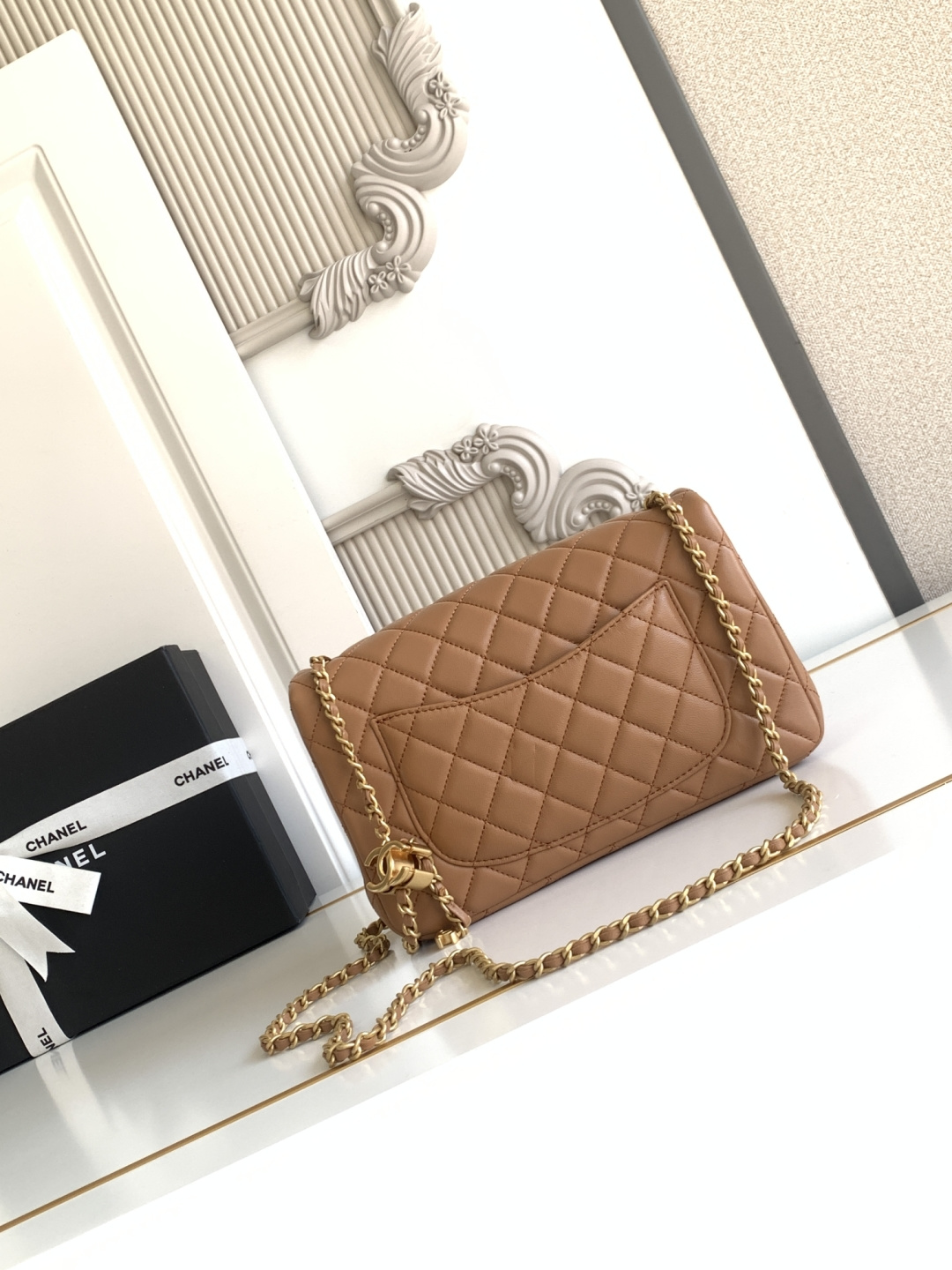 Chanel CHANEL 25b双C调节扣方胖子、回归款双logo链条包 感的亮面羊皮