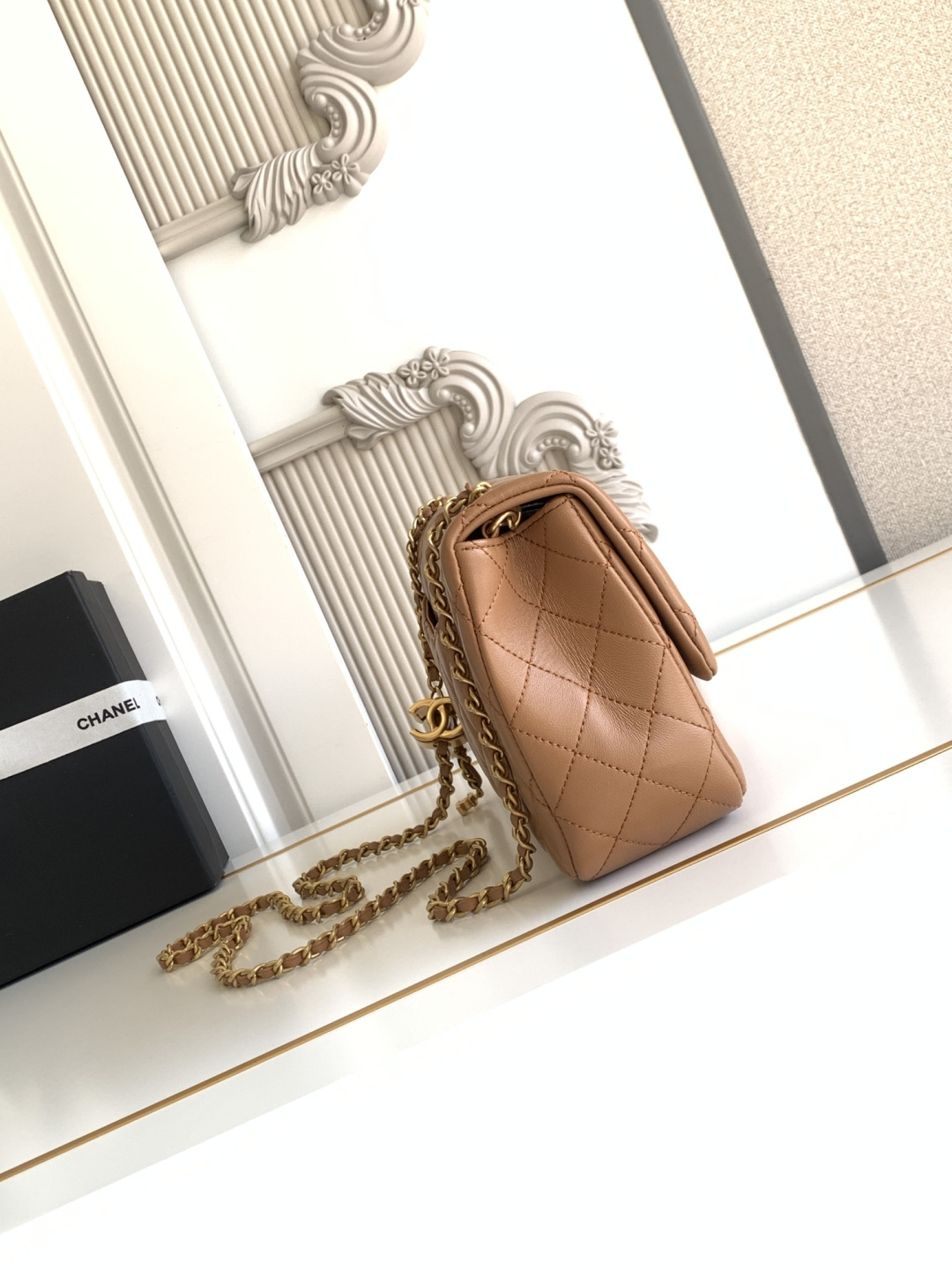 Chanel CHANEL 25b双C调节扣方胖子、回归款双logo链条包 感的亮面羊皮