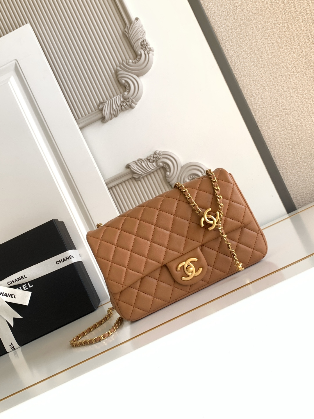 Chanel CHANEL 25b双C调节扣方胖子、回归款双logo链条包 感的亮面羊皮