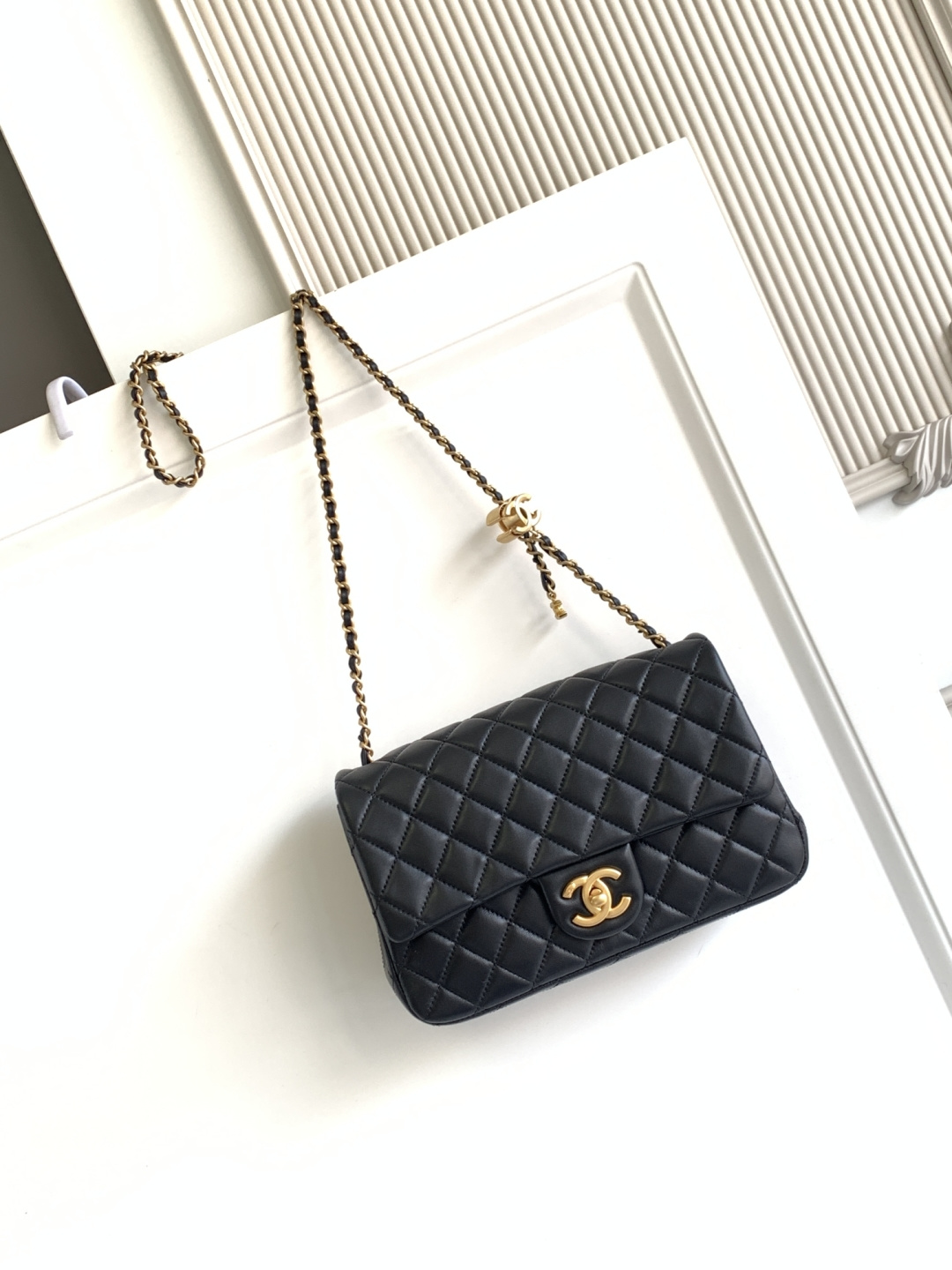 Chanel CHANEL 25b双C调节扣方胖子、回归款双logo链条包 感的亮面羊皮