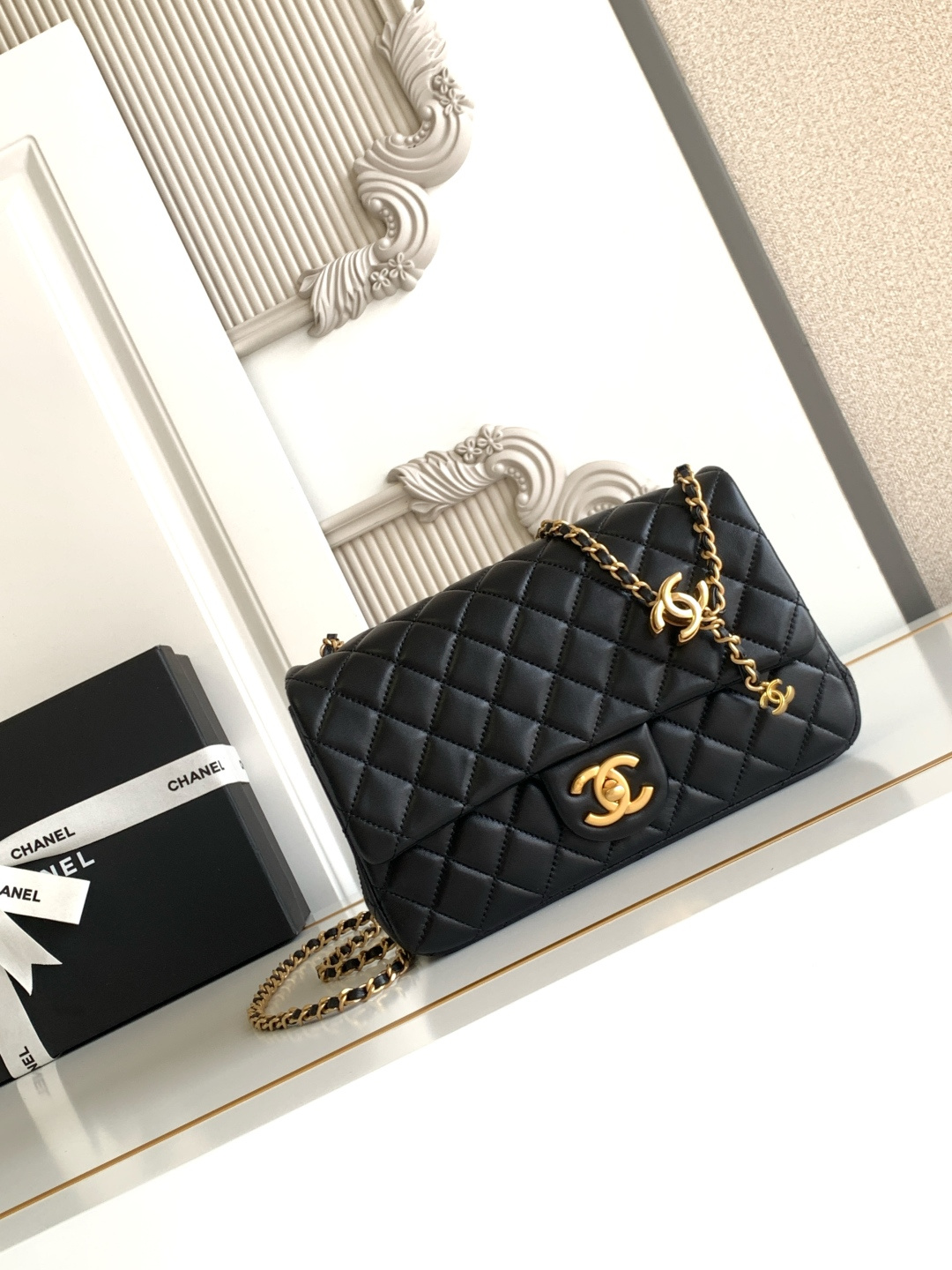 Chanel CHANEL 25b双C调节扣方胖子、回归款双logo链条包 感的亮面羊皮