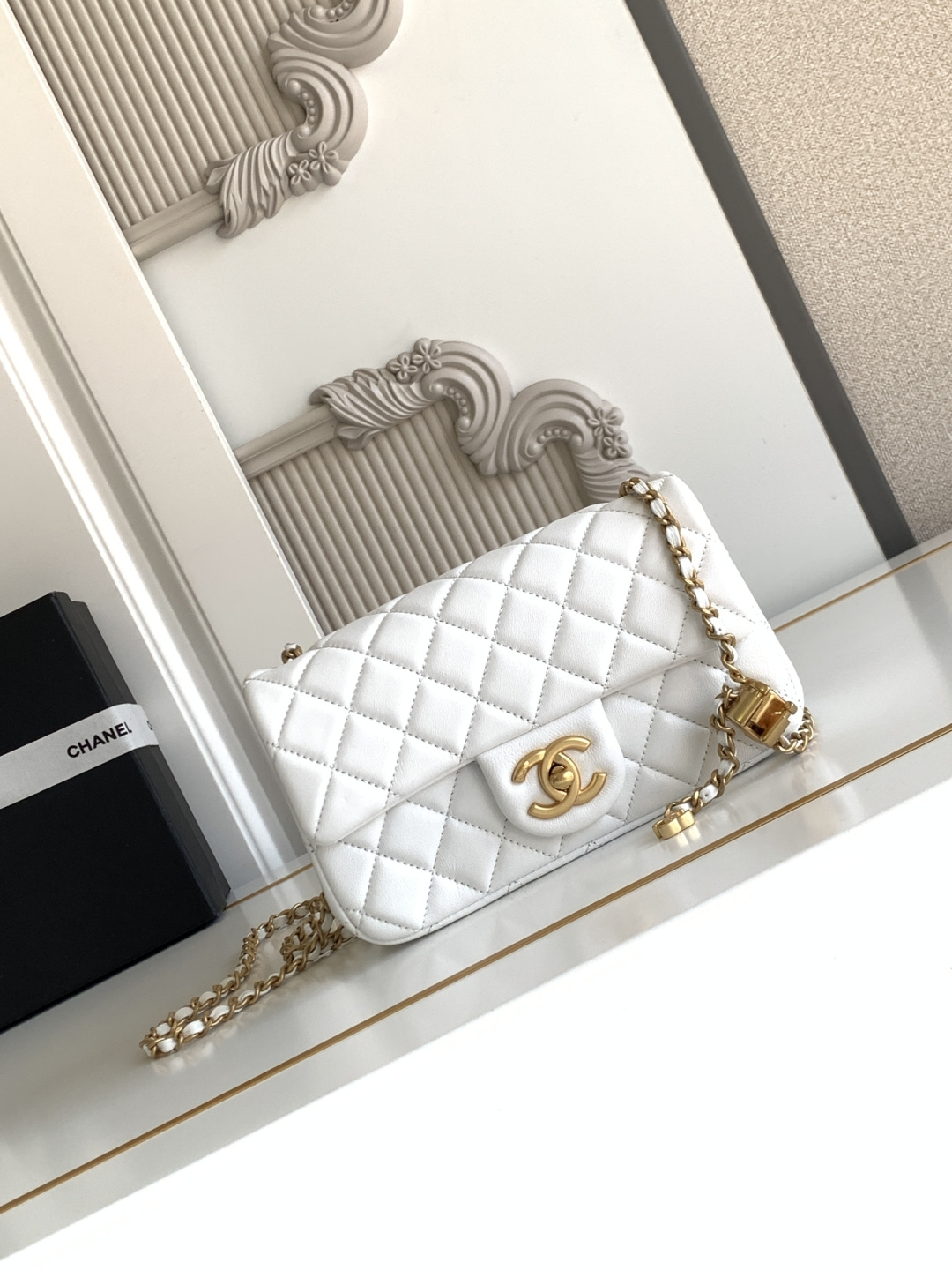 Chanel CHANEL 25b双C调节扣方胖子、回归款双logo链条包 感的亮面羊皮
