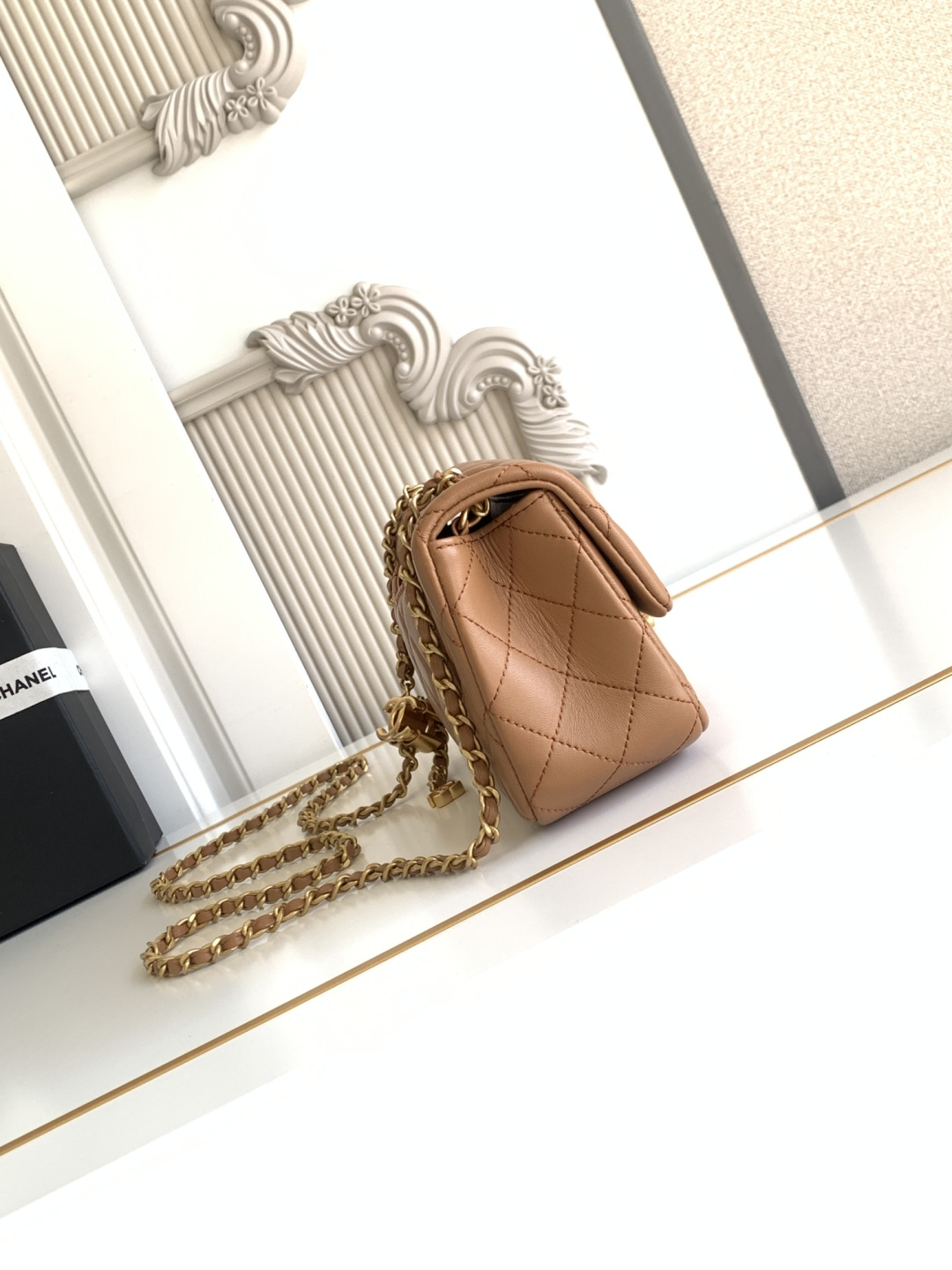 Chanel CHANEL 25b双C调节扣方胖子、回归款双logo链条包 感的亮面羊皮
