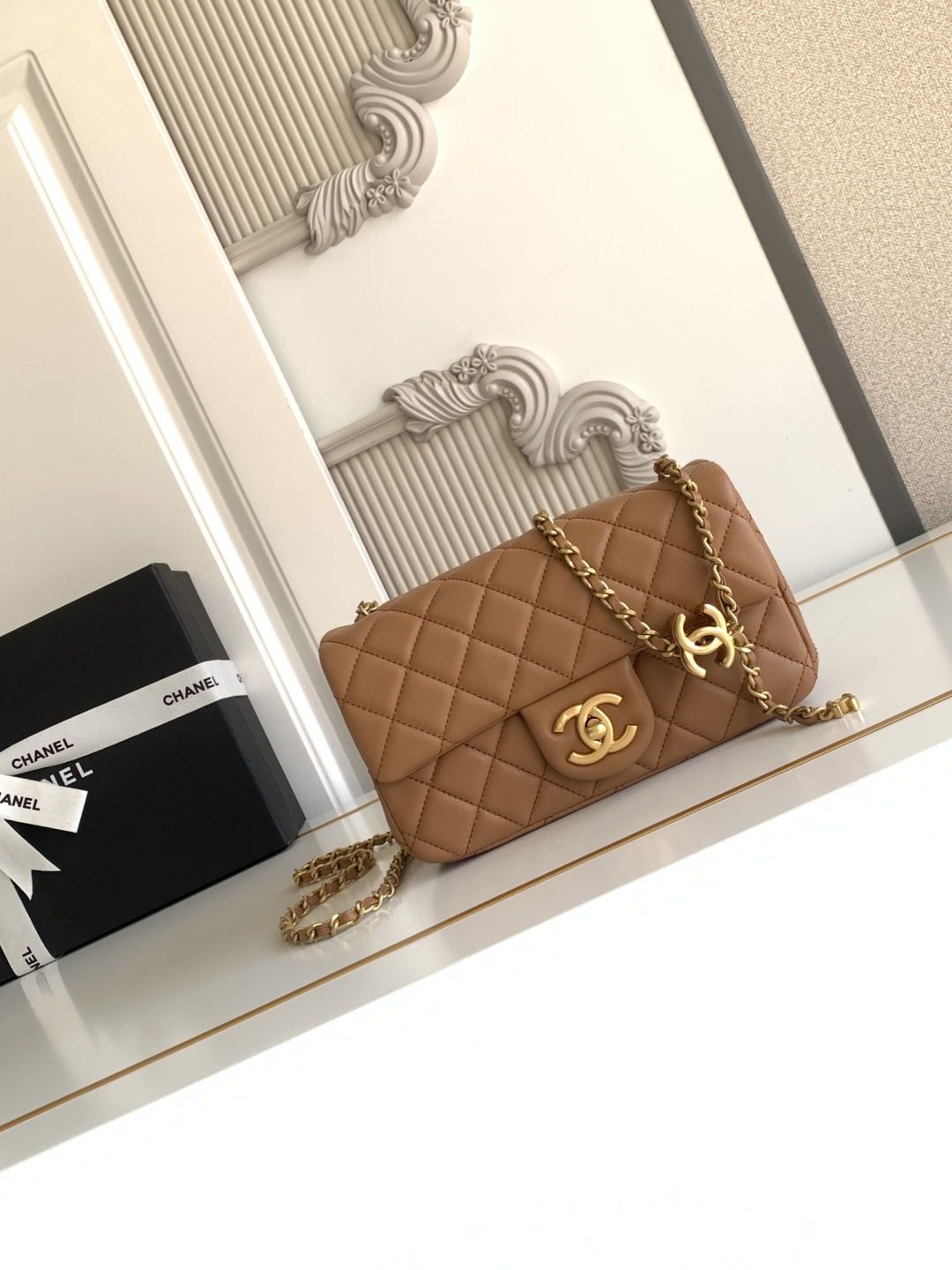 Chanel CHANEL 25b双C调节扣方胖子、回归款双logo链条包 感的亮面羊皮
