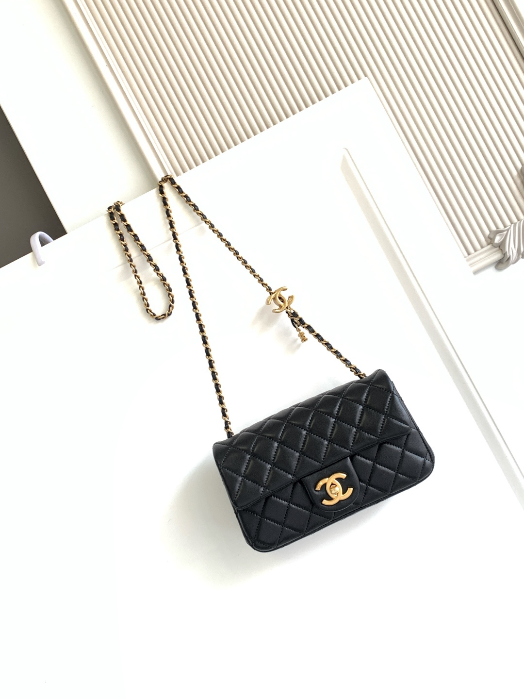 Chanel CHANEL 25b双C调节扣方胖子、回归款双logo链条包 感的亮面羊皮