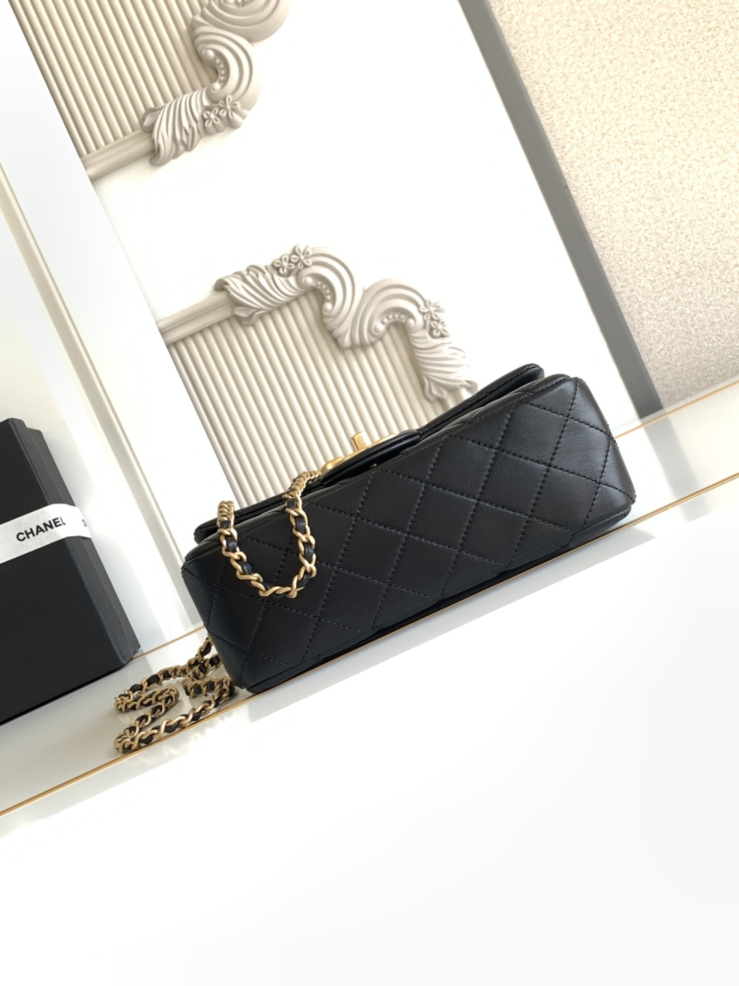 Chanel CHANEL 25b双C调节扣方胖子、回归款双logo链条包 感的亮面羊皮