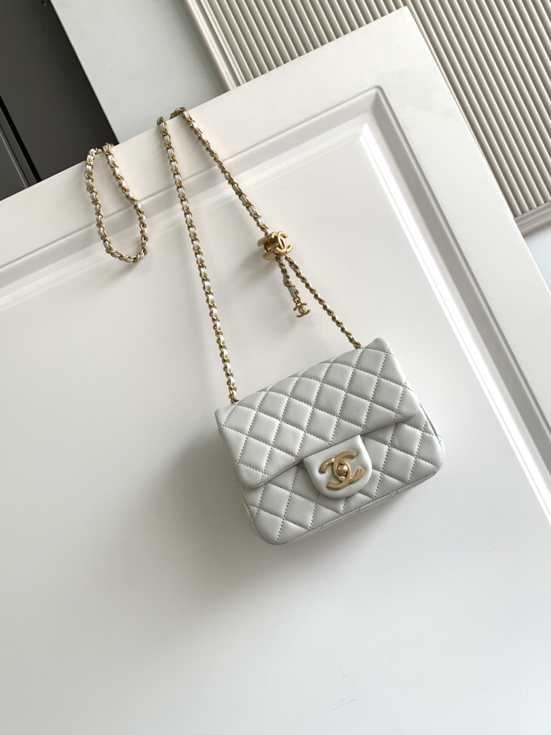Chanel CHANEL 25b双C调节扣方胖子、回归款双logo链条包 感的亮面羊皮