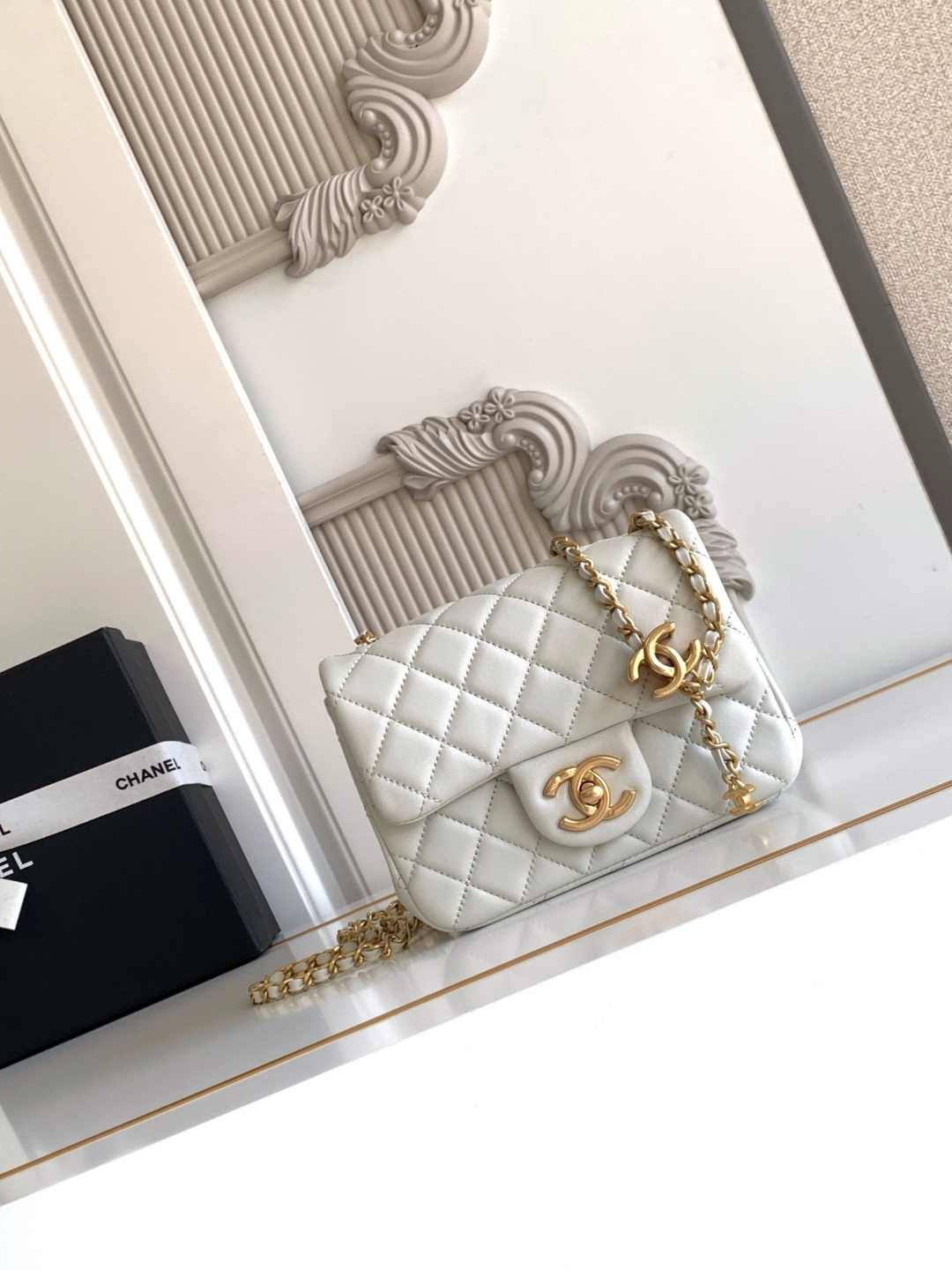 Chanel CHANEL 25b双C调节扣方胖子、回归款双logo链条包 感的亮面羊皮