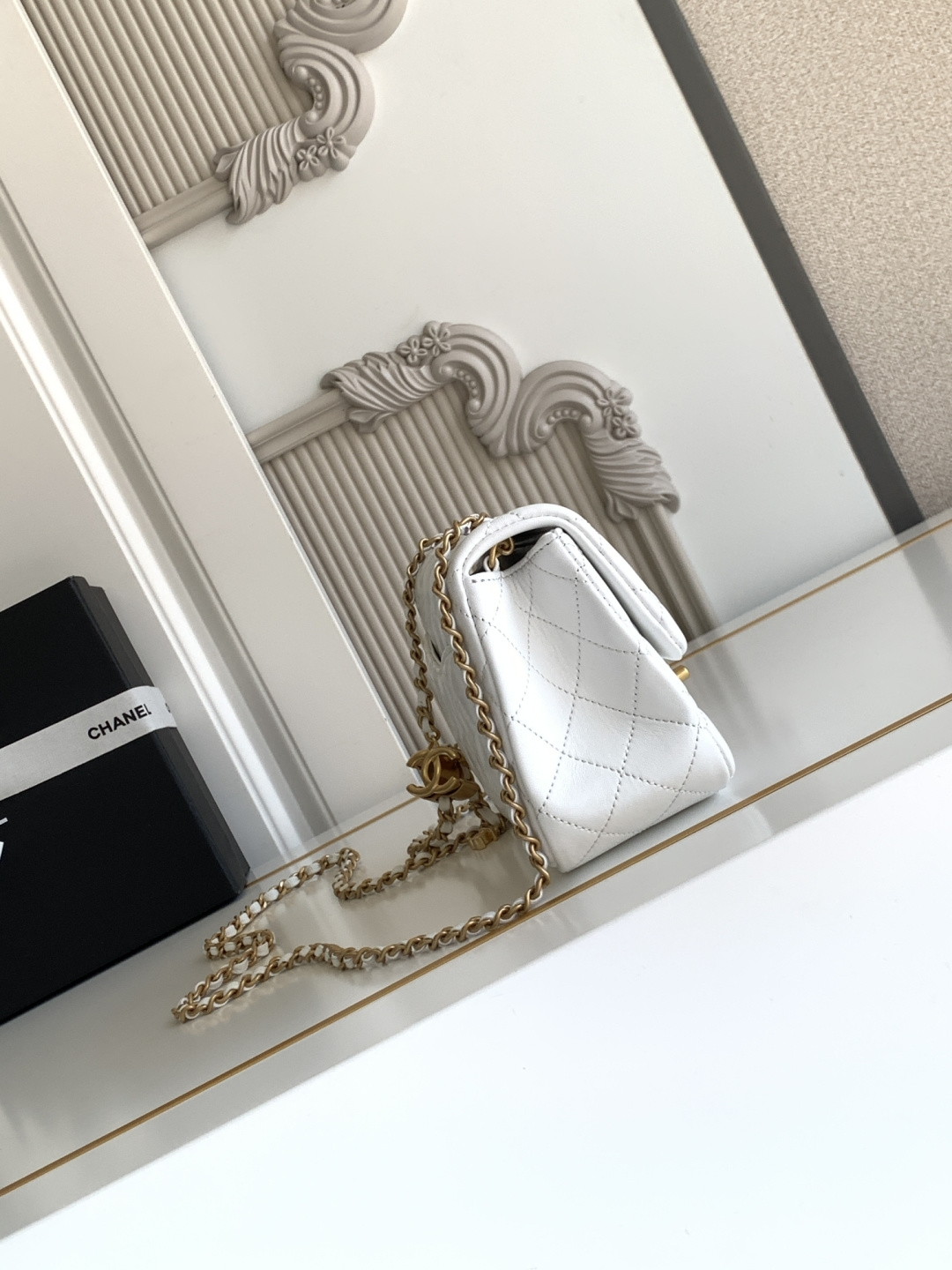 Chanel CHANEL 25b双C调节扣方胖子、回归款双logo链条包 感的亮面羊皮