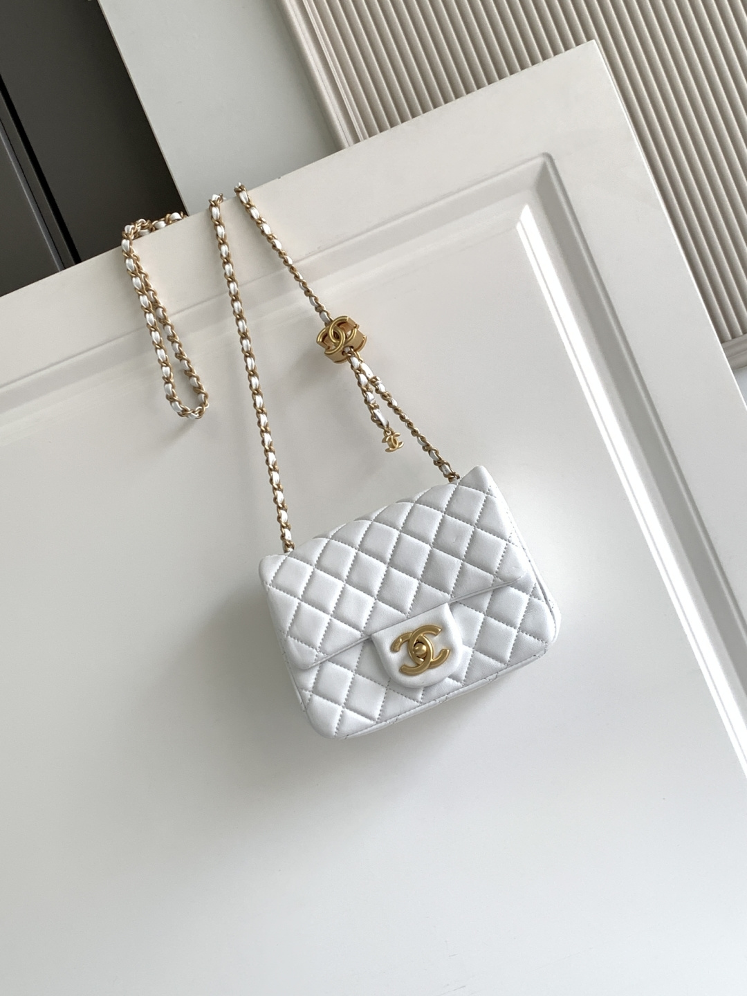 Chanel CHANEL 25b双C调节扣方胖子、回归款双logo链条包 感的亮面羊皮