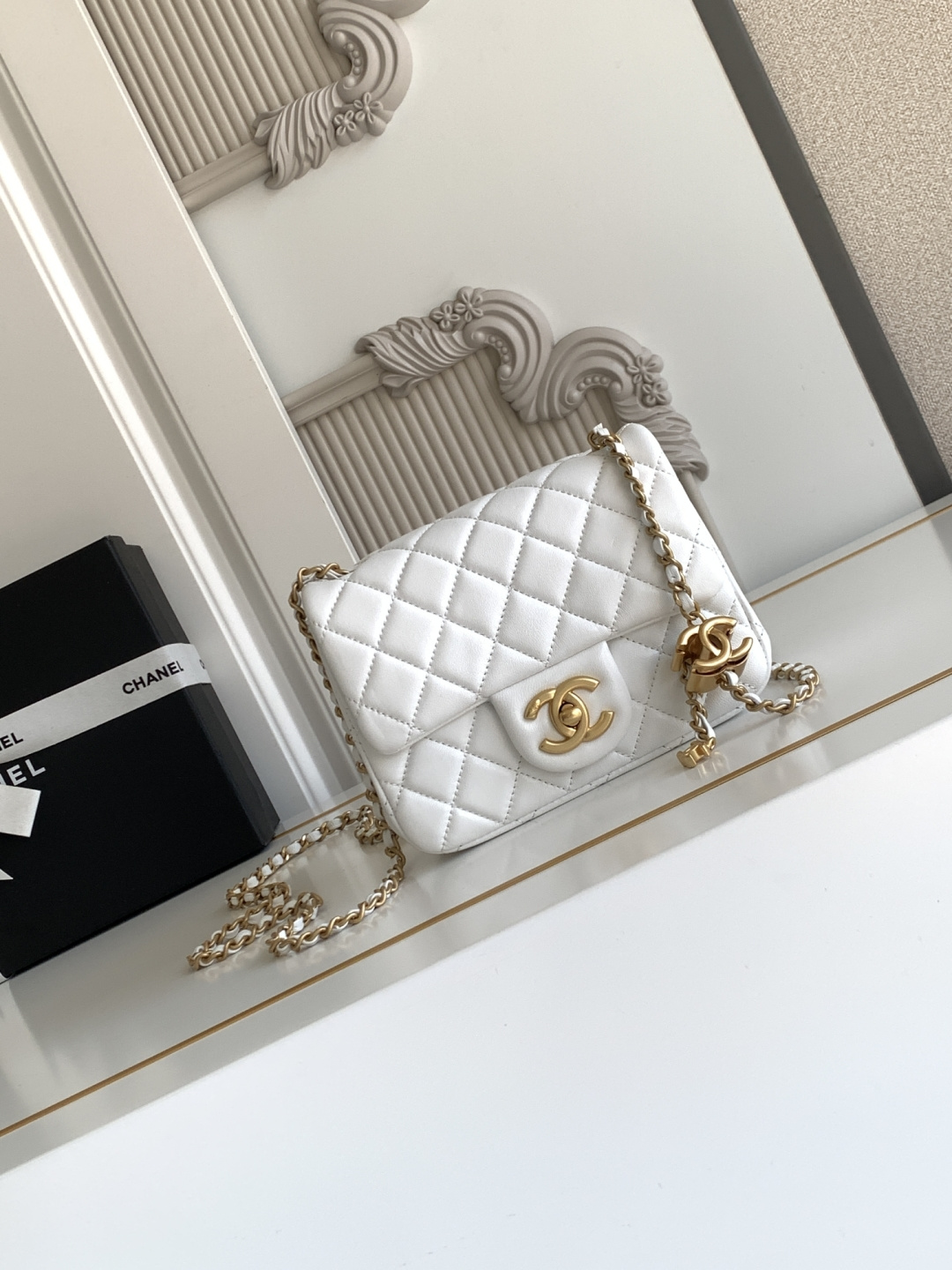 Chanel CHANEL 25b双C调节扣方胖子、回归款双logo链条包 感的亮面羊皮