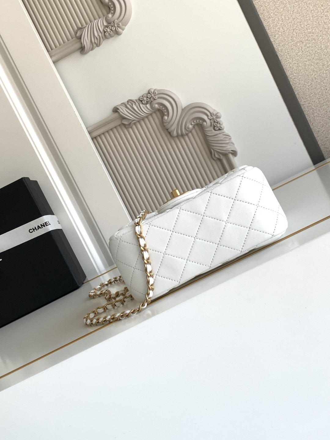 Chanel CHANEL 25b双C调节扣方胖子、回归款双logo链条包 感的亮面羊皮