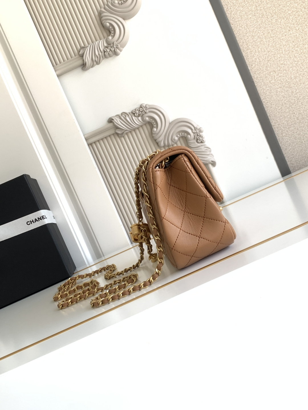 Chanel CHANEL 25b双C调节扣方胖子、回归款双logo链条包 感的亮面羊皮