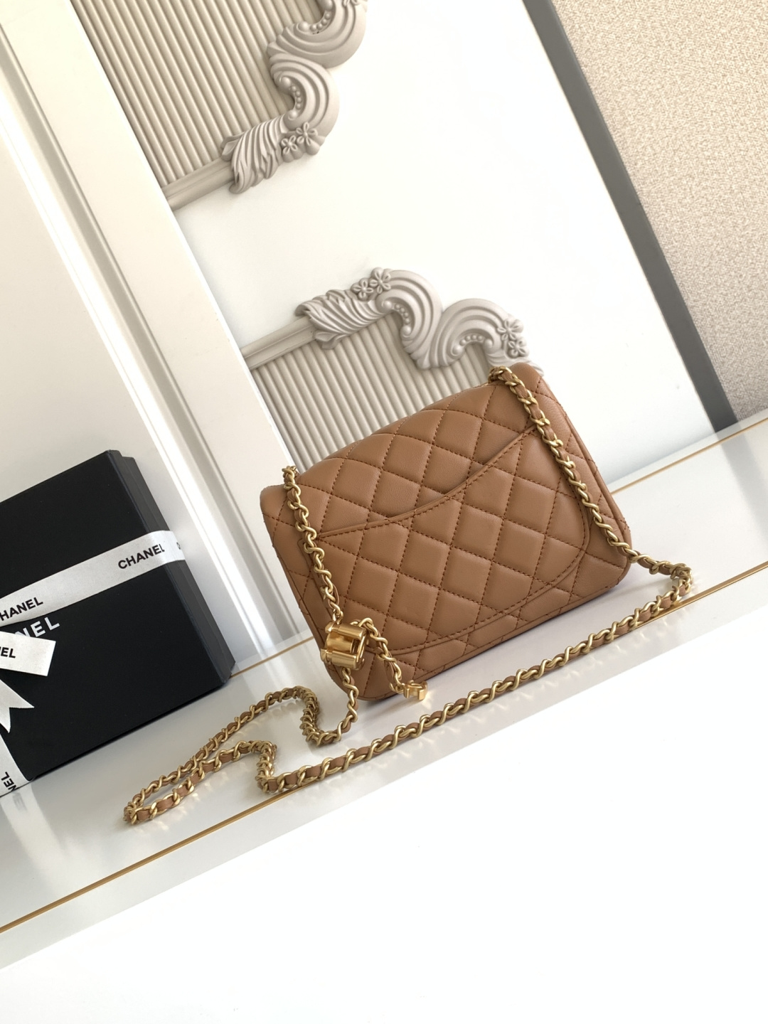 Chanel CHANEL 25b双C调节扣方胖子、回归款双logo链条包 感的亮面羊皮