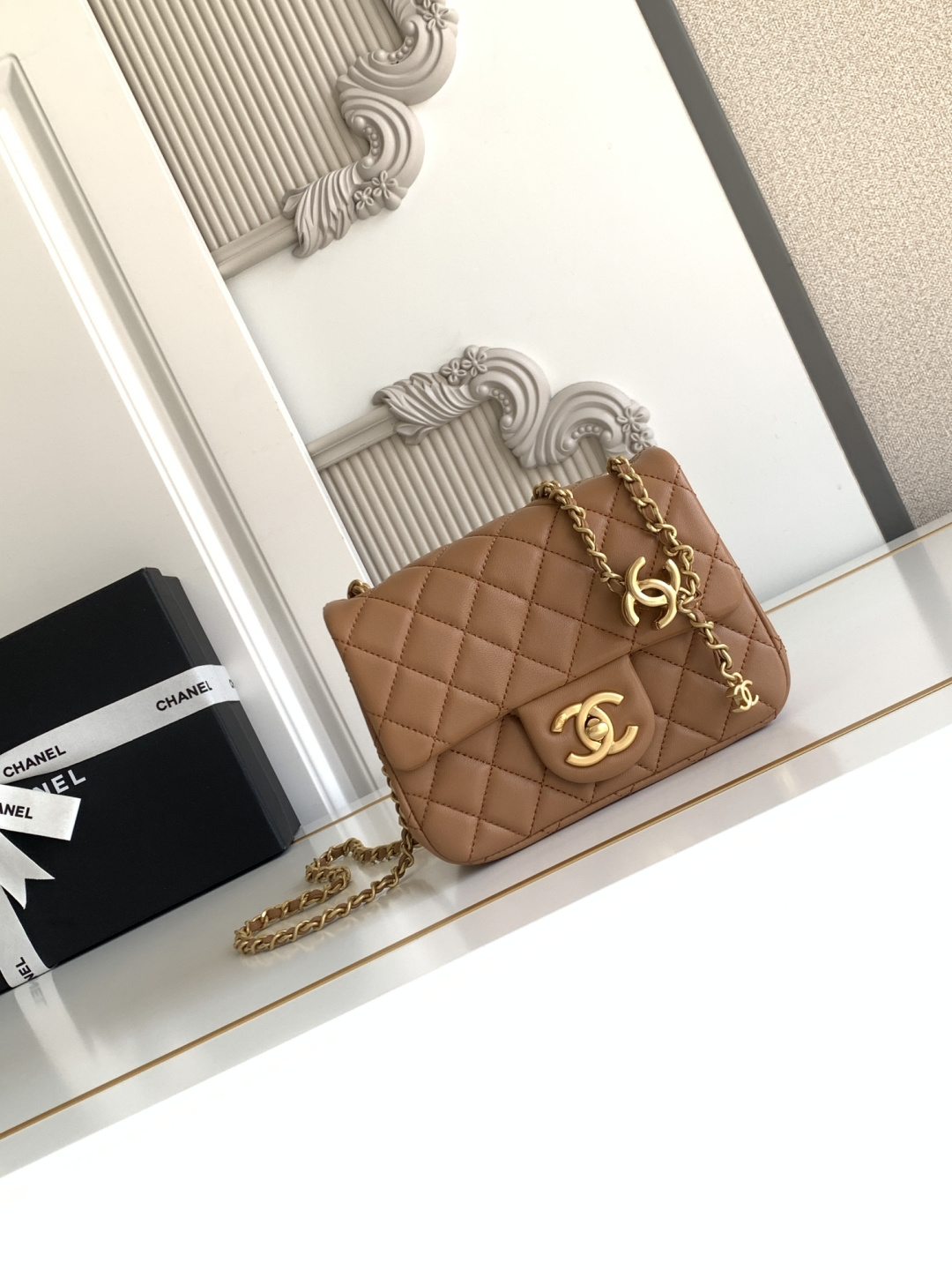 Chanel CHANEL 25b双C调节扣方胖子、回归款双logo链条包 感的亮面羊皮