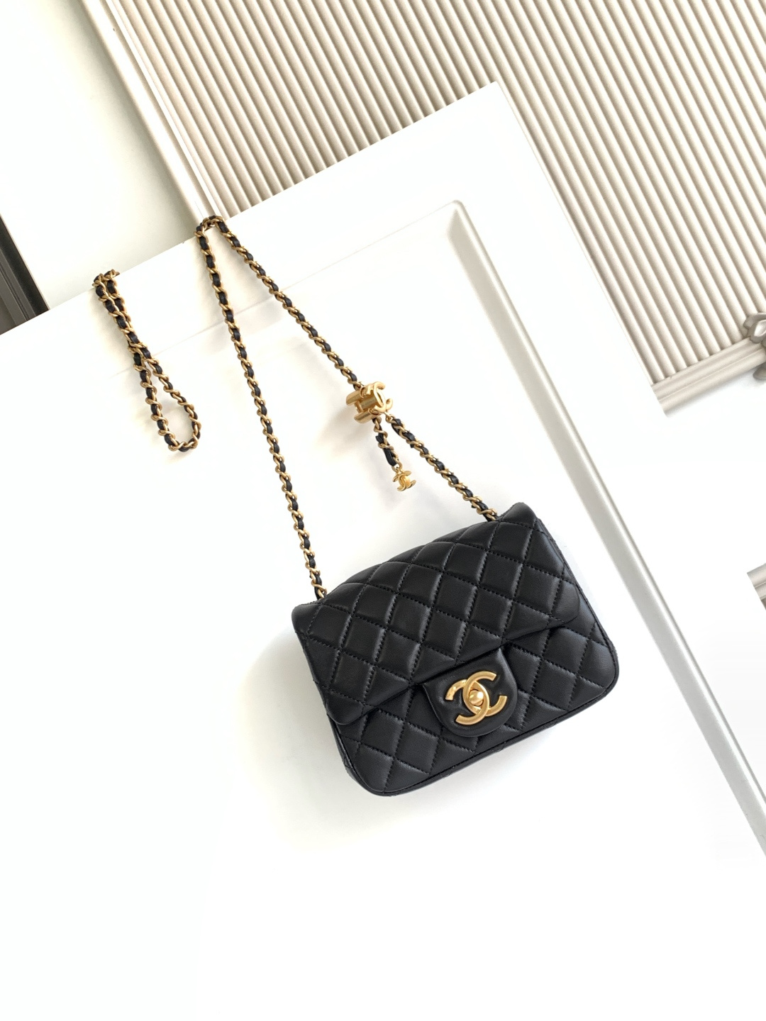 Chanel CHANEL 25b双C调节扣方胖子、回归款双logo链条包 感的亮面羊皮