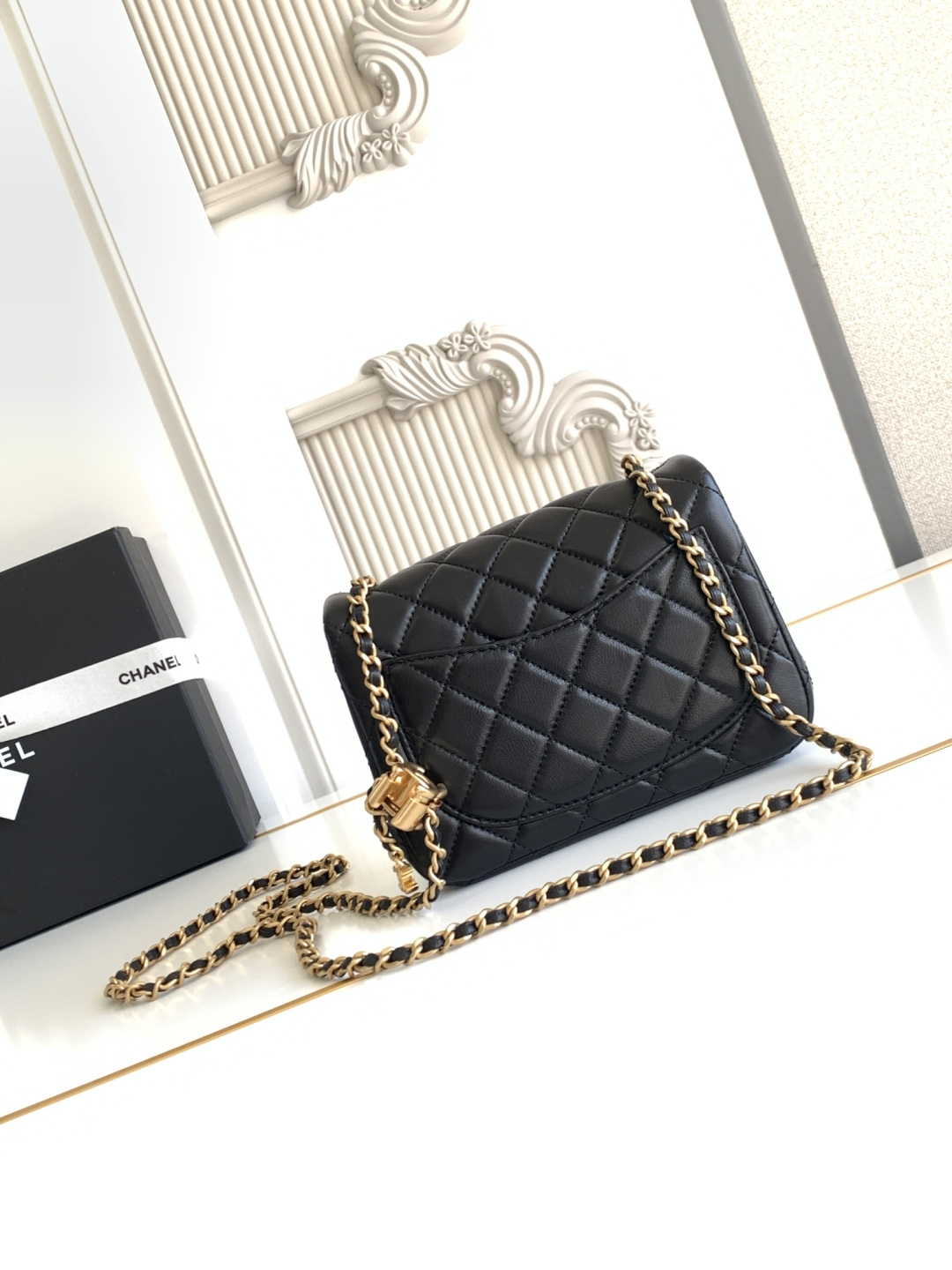 Chanel CHANEL 25b双C调节扣方胖子、回归款双logo链条包 感的亮面羊皮