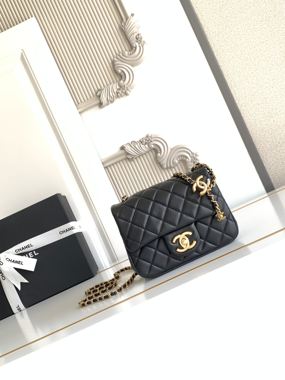 Chanel CHANEL 25b双C调节扣方胖子、回归款双logo链条包 感的亮面羊皮