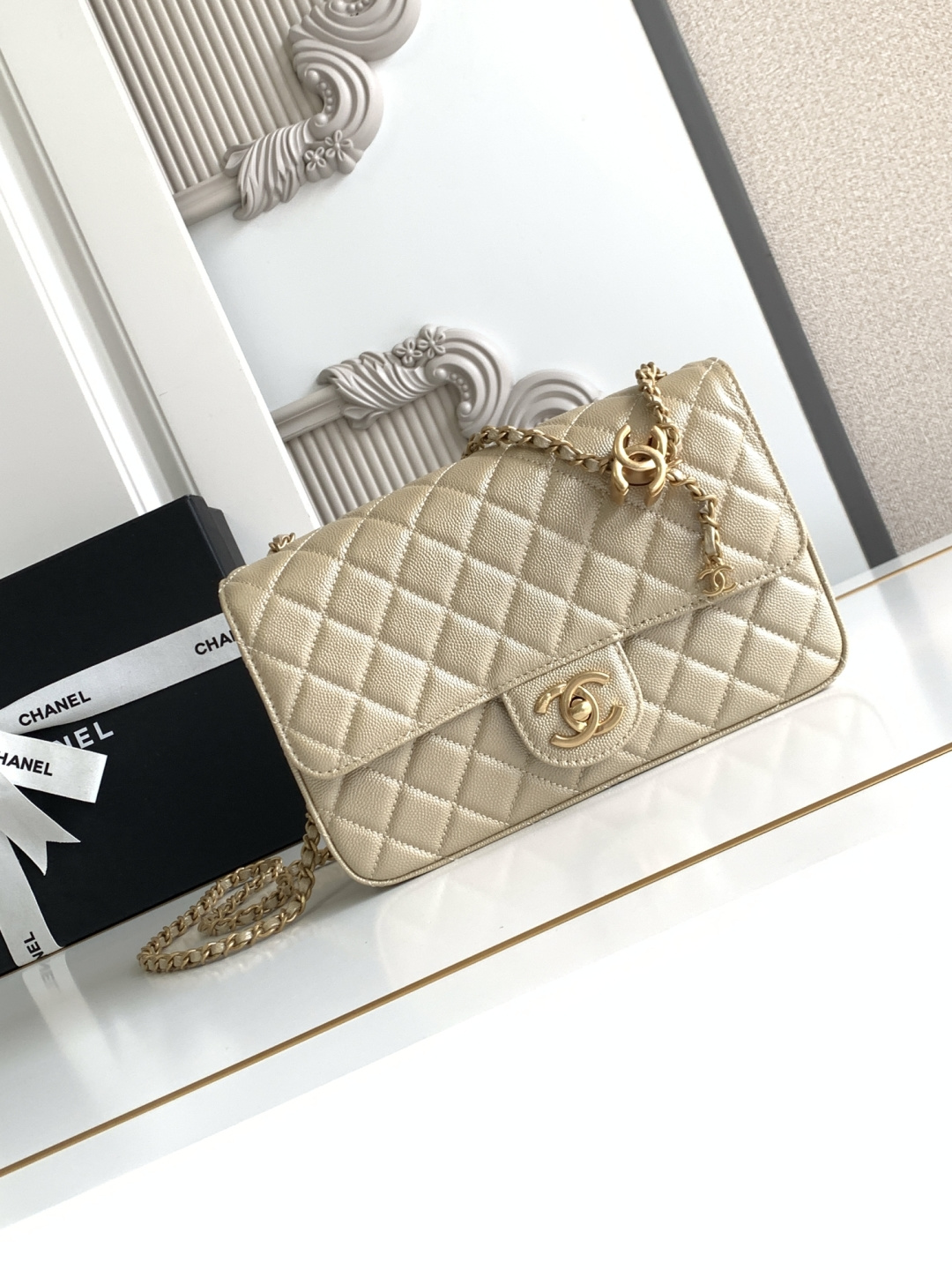Chanel CHANEL 25b双C调节扣方胖子、回归款双logo链条包 感的小球纹