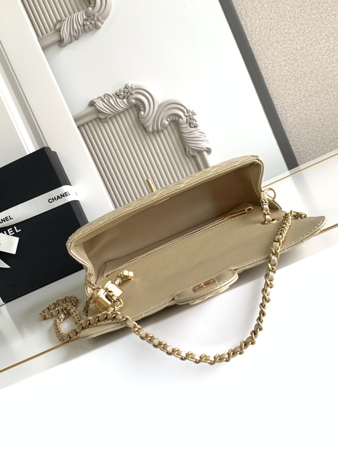 Chanel CHANEL 25b双C调节扣方胖子、回归款双logo链条包 感的小球纹