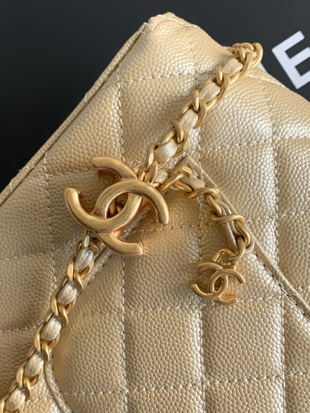 Chanel CHANEL 25b双C调节扣方胖子、回归款双logo链条包 感的小球纹