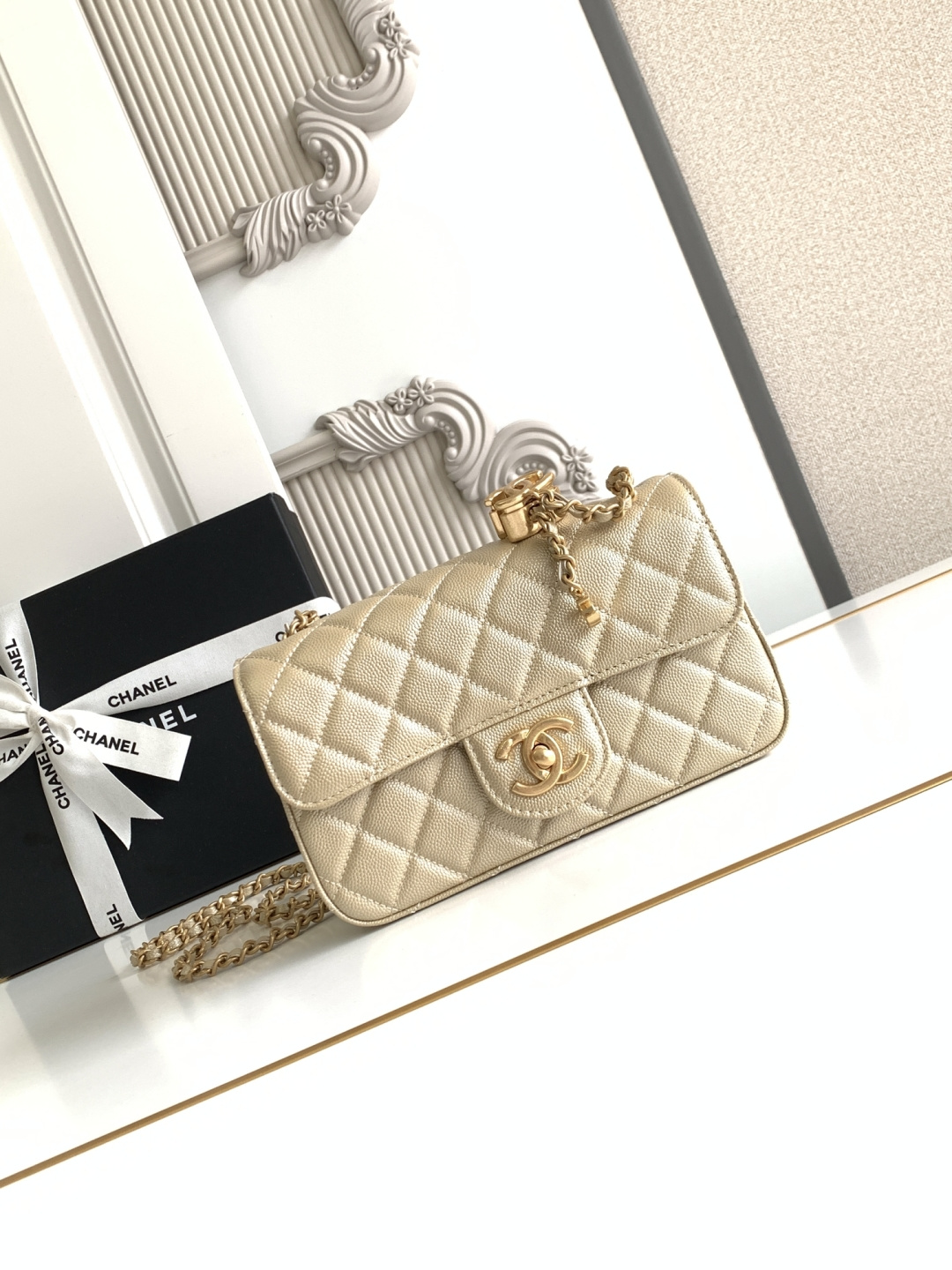 Chanel CHANEL 25b双C调节扣方胖子、回归款双logo链条包 感的小球纹