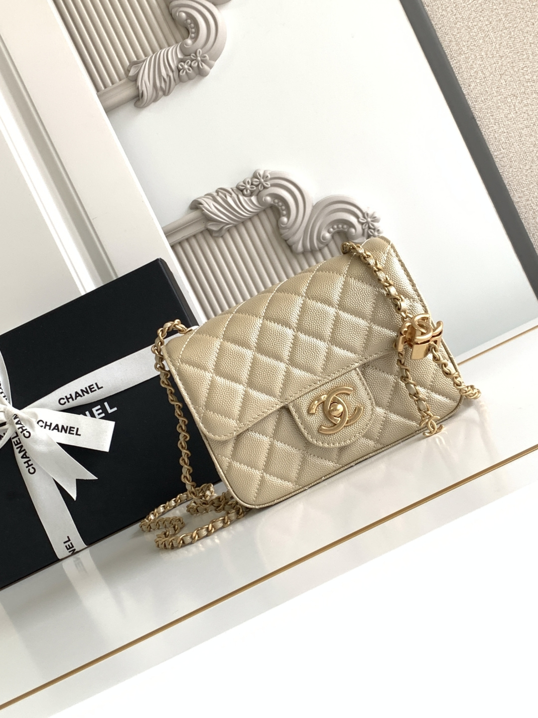 Chanel CHANEL 25b双C调节扣方胖子、回归款双logo链条包 感的小球纹