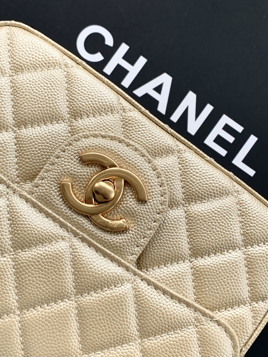 Chanel CHANEL 25b双C调节扣方胖子、回归款双logo链条包 感的小球纹