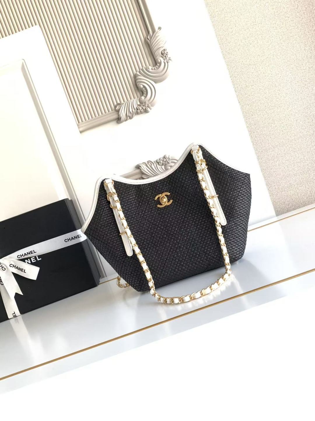 Chanel Style Leather Tote Bag Lookbook Reference image 2