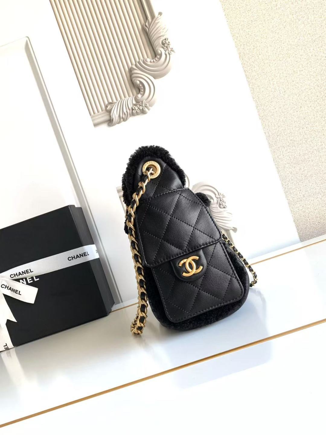 Chanel Style Leather Hobo Bag style reference detail image 4 from source 785913