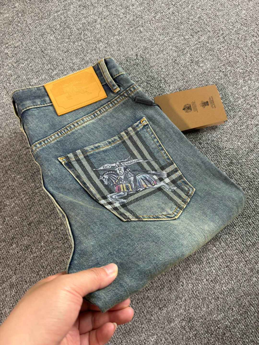 NO:416835,BBR2025ss Spring and Summer New Slim Small Foot Jeans Perfect Washing Process Customized Top Hardware Logo Exclusive Customized Micro-Elastic Fabric Number of 29-38 (Not 35, 37) 021,,jeans,alexander wang19860909BBR2025ss春夏新款修身小脚牛仔裤 完美洗水工艺 定制顶级五金logo 独家定制微弹面料 码数29-38（没35、37) 021,,jeans,alexander wang,Men's clothing