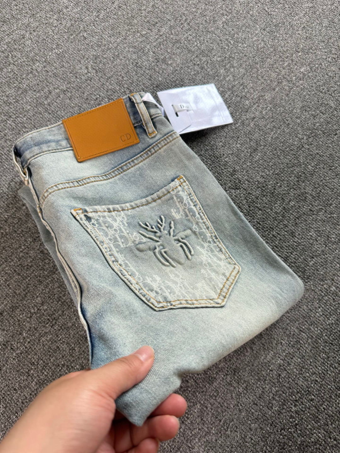NO:416840,Dior 2025ss Spring and Summer New Slim Small Foot Jeans Perfect Washing Process Customized Top Hardware Logo Exclusive Customized Micro-Elastic Fabric Number of 29-38 (Not 35, 37) 021,,dior,jeans,alexander wang19860909迪奥2025ss春夏新款修身小脚牛仔裤 完美洗水工艺 定制顶级五金logo 独家定制微弹面料 码数29-38（没35、37) 021,,dior,jeans,alexander wang,Men's clothing