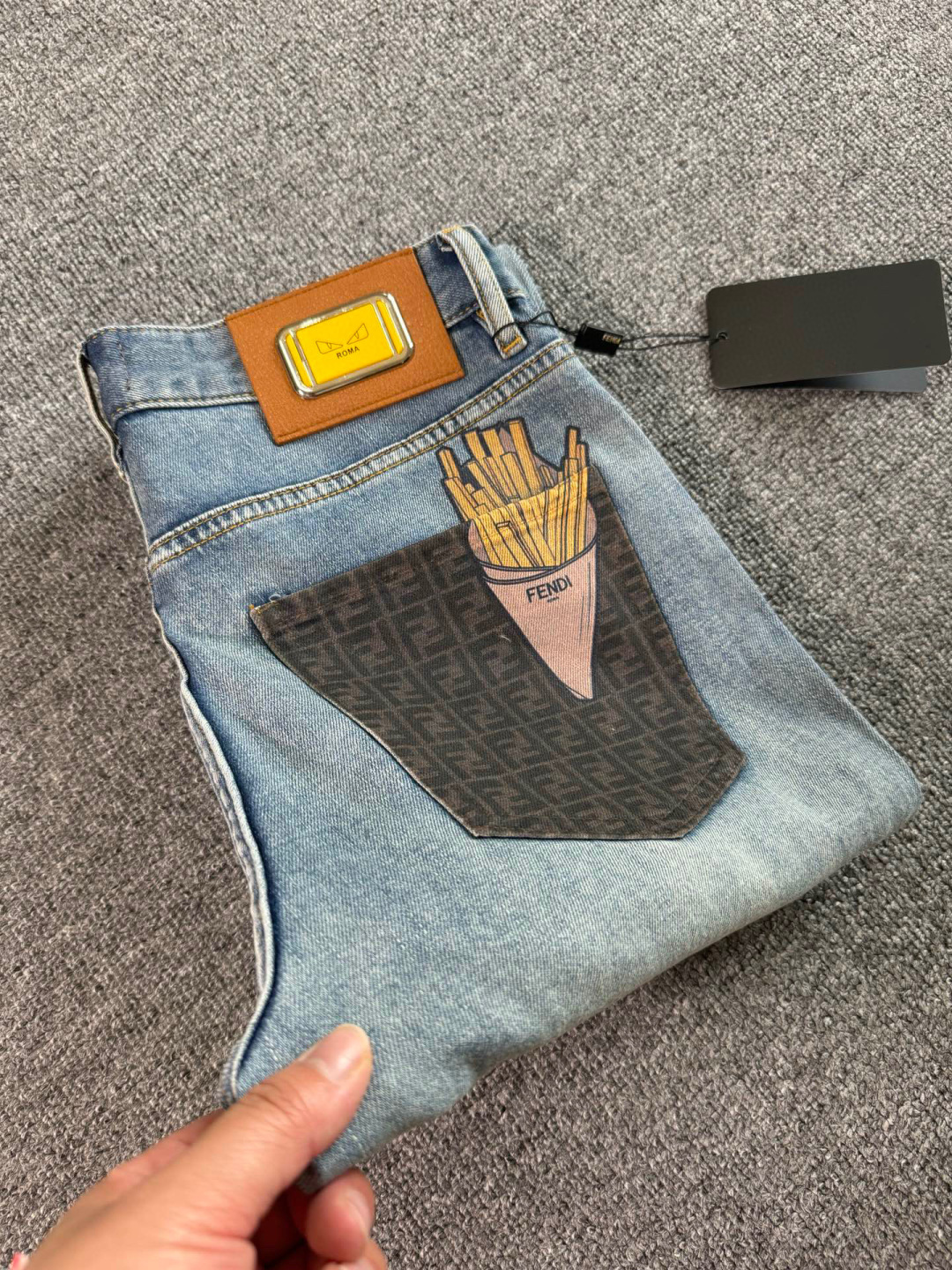 NO:416849,LV 2025ss Spring and Summer New Slim Small Foot Jeans Perfect Washing Process Customized Top Hardware Logo Exclusive Customized Micro-Elastic Fabric Number of 29-38 (Not 35, 37) 021,,louis vuitton,jeans,alexander wang19860909LV 2025ss春夏新款修身小脚牛仔裤 完美洗水工艺 定制顶级五金logo 独家定制微弹面料 码数29-38（没35、37) 021,,louis vuitton,jeans,alexander wang,Men's clothing