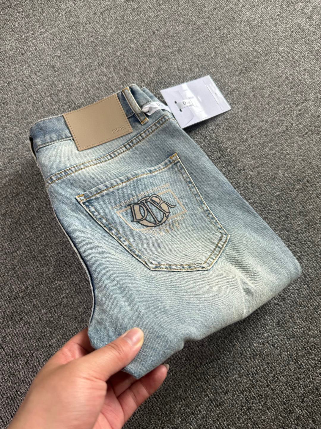 NO:416812,Dior 2025ss Spring and Summer New Slim Small Foot Jeans Perfect Washing Process Customized Top Hardware Logo Exclusive Customized Micro-Elastic Fabric Number of 29-38 (Not 35, 37) 021,,dior,jeans,alexander wang19860909迪奥 2025ss春夏新款修身小脚牛仔裤 完美洗水工艺 定制顶级五金logo 独家定制微弹面料 码数29-38（没35、37) 021,,dior,jeans,alexander wang,Men's clothing