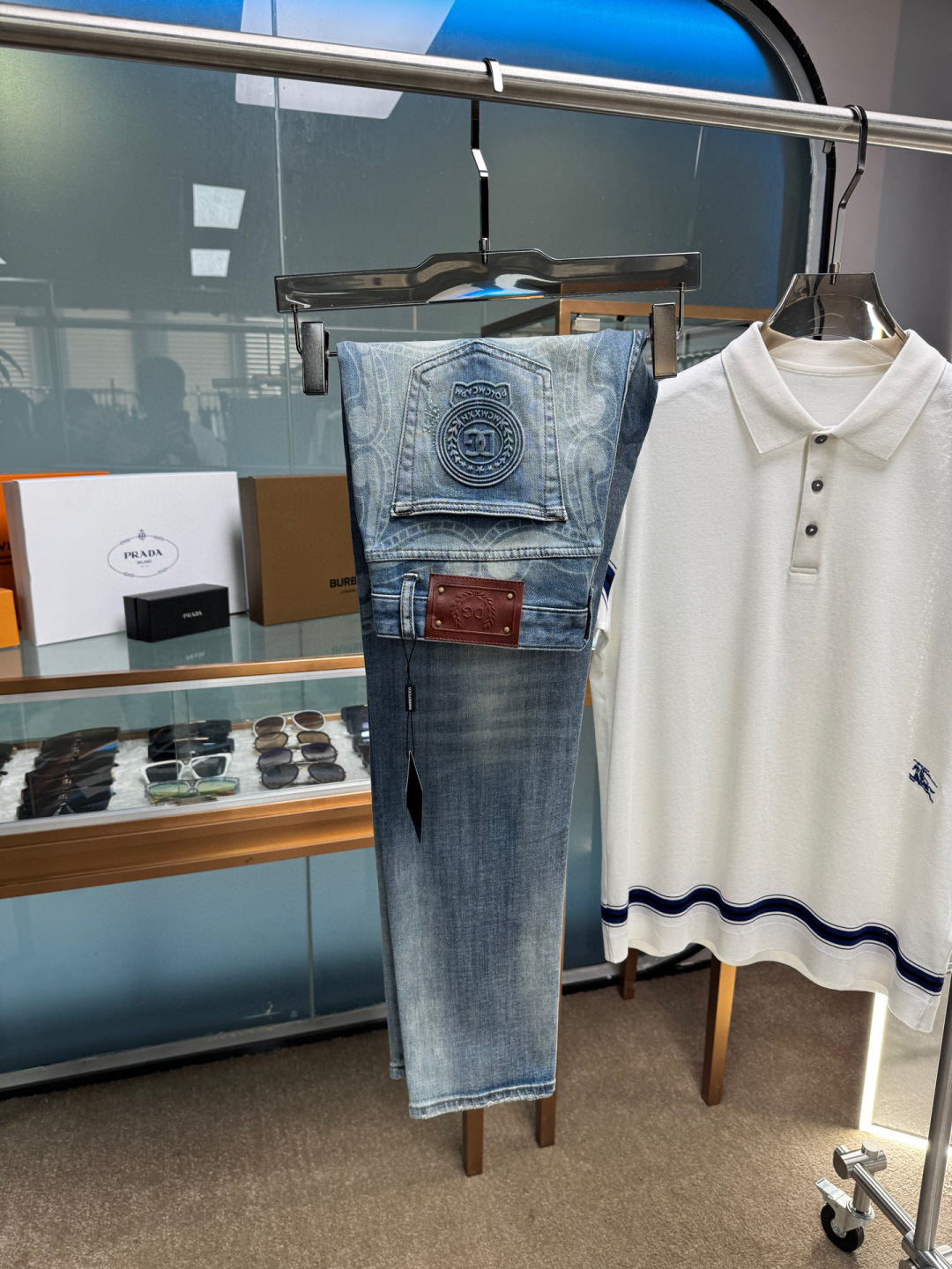 NO:569904,DG 2025 new autumn and winter men's casual jeans, top quality!  Channel orders and official website sales simultaneously!  !  Original factory custom-made denim made of pure cotton!  Suitable for various combinations of casual and formal wear ~ perfect for daily commuting!  !  Size 29-38 (not 3537),,jeans,alexander wang19860909DG 2025秋冬新款男士休闲牛仔裤,顶级品质！渠道订单,官网同步出售！！原厂订制牛仔全棉材质！适合休闲/正装各种搭配～日常通勤的极品！！尺码29-38（没3537）,,jeans,alexander wang,Men's clothing