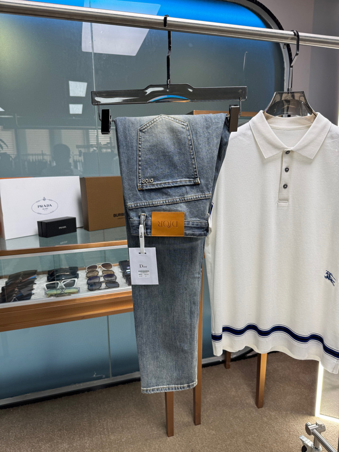 NO:569914,CD 2025 new autumn and winter men's casual jeans, top quality!  Channel orders and official website sales simultaneously!  !  Original factory custom-made denim made of pure cotton!  Suitable for various combinations of casual and formal wear ~ perfect for daily commuting!  !  Size 29-38 (not 3537),,jeans,alexander wang19860909CD 2025秋冬新款男士休闲牛仔裤,顶级品质！渠道订单,官网同步出售！！原厂订制牛仔全棉材质！适合休闲/正装各种搭配～日常通勤的极品！！尺码29-38（没3537）,,jeans,alexander wang,Men's clothing