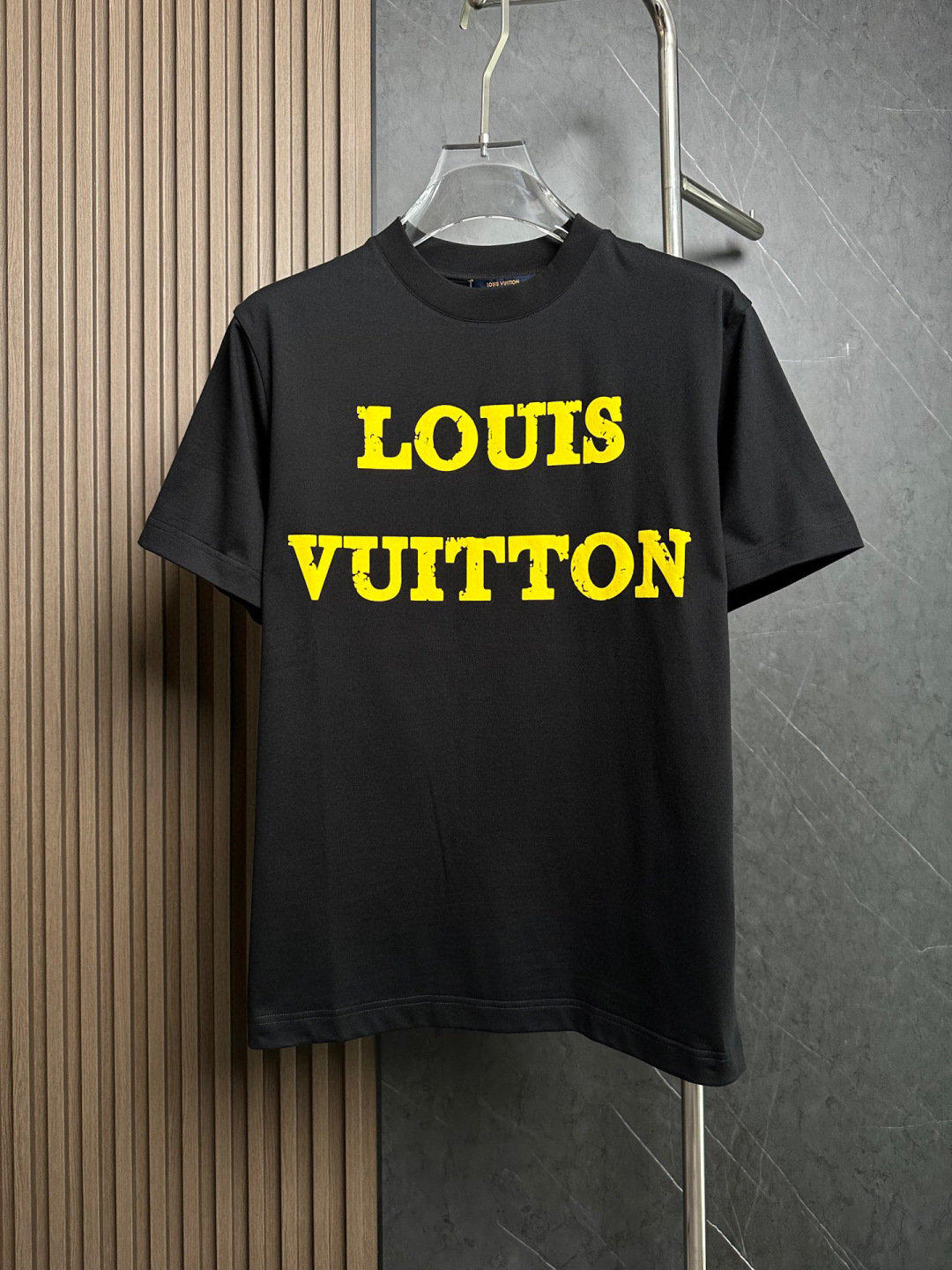 LV驴家26ss夏季最新款短袖圆领T恤 高端订制 设计前卫时尚！品牌字母logo重工艺设计 高端定制26